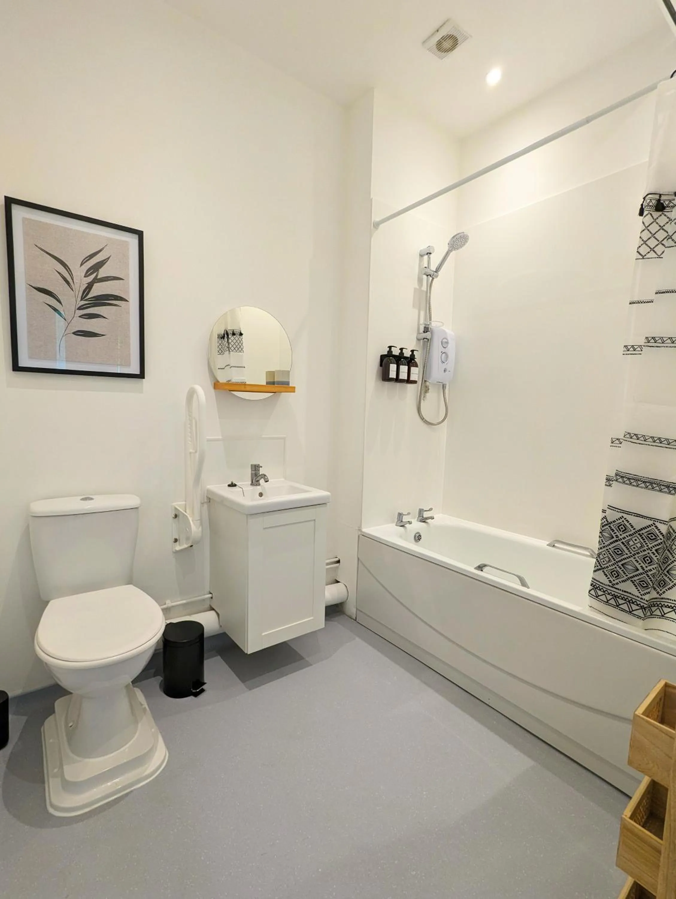 Shower in Kingfisher Barn