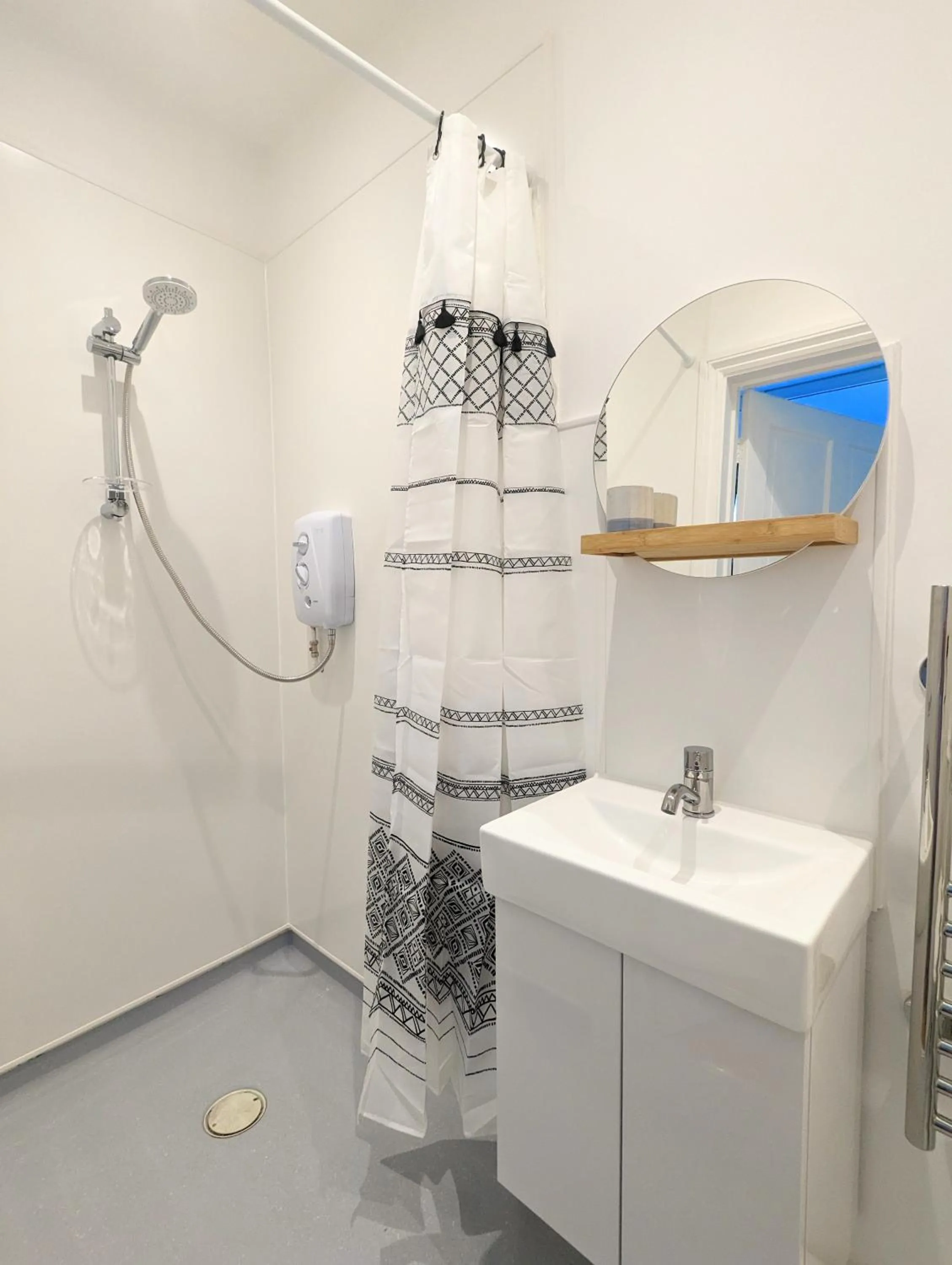 Shower in Kingfisher Barn