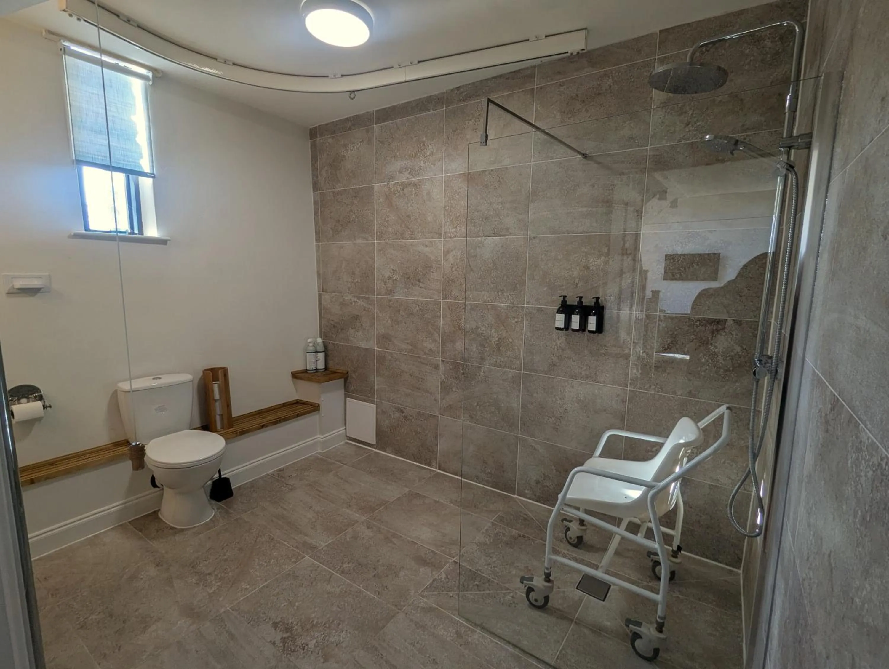 Shower in Kingfisher Barn