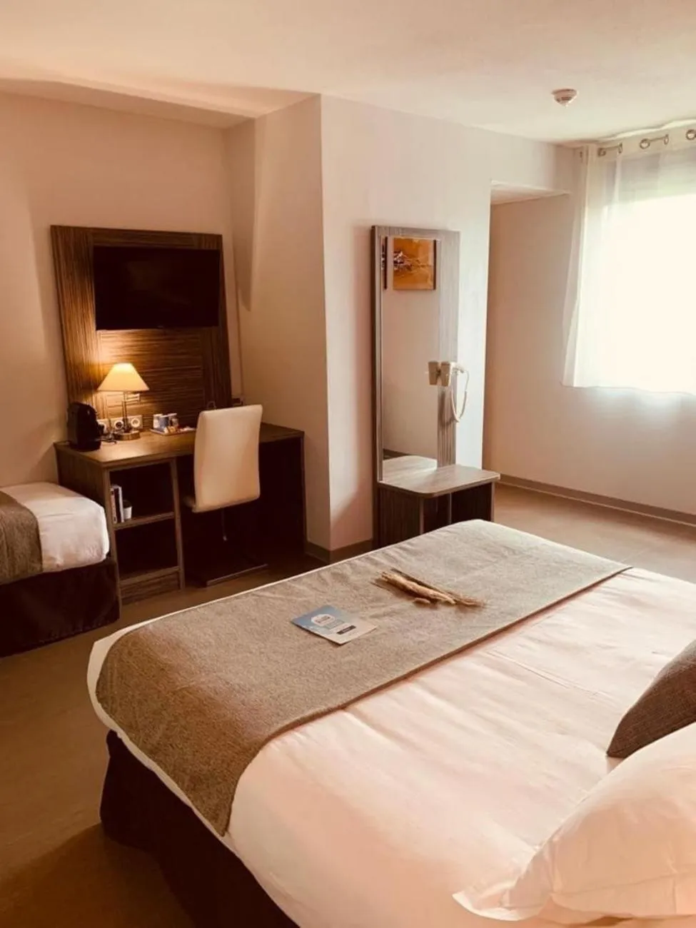 Bedroom, Bed in Kyriad Saint Chély d'Apcher - Aire de la Lozère