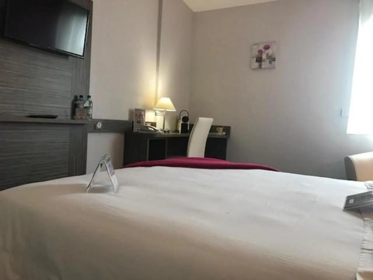 Bedroom, Bed in Kyriad Saint Chély d'Apcher - Aire de la Lozère