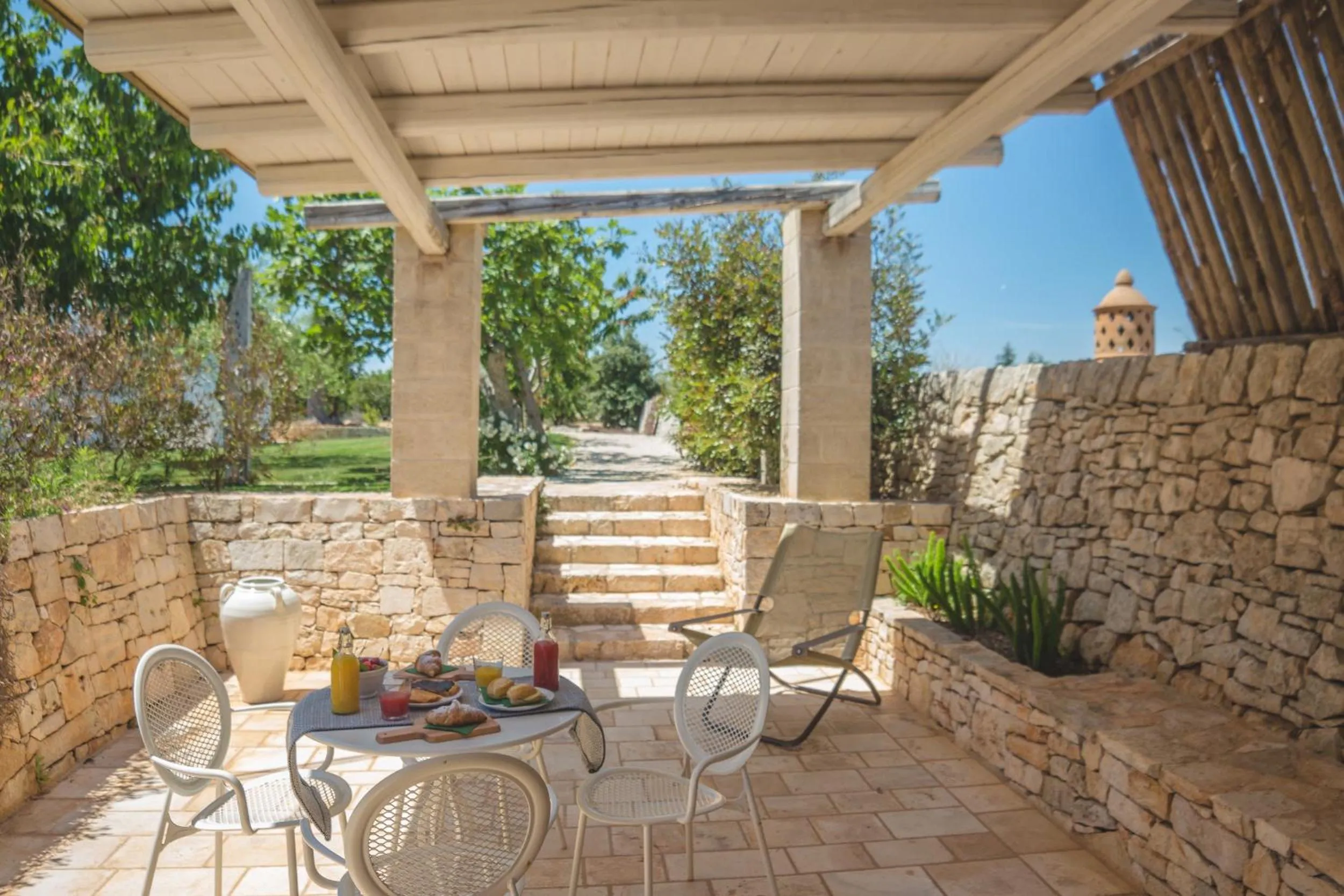 Patio in Masseria Rosa Trulli Relais