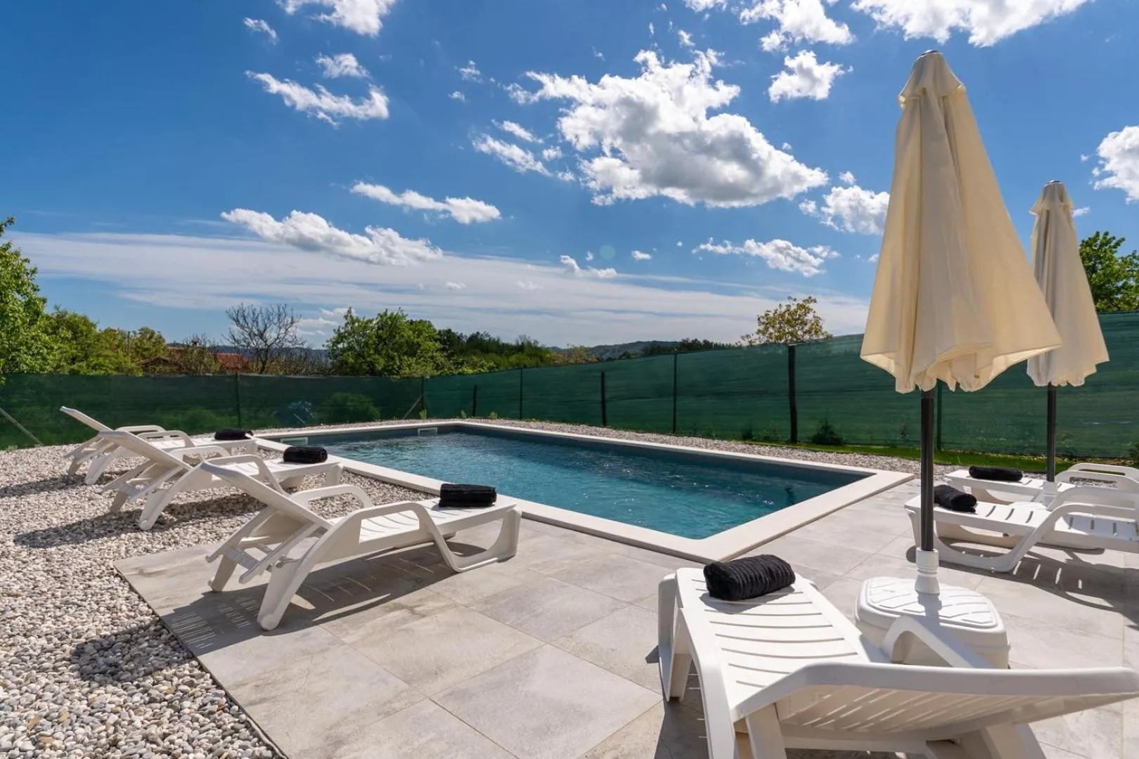 Swimming pool in Villa Butoniga Nature