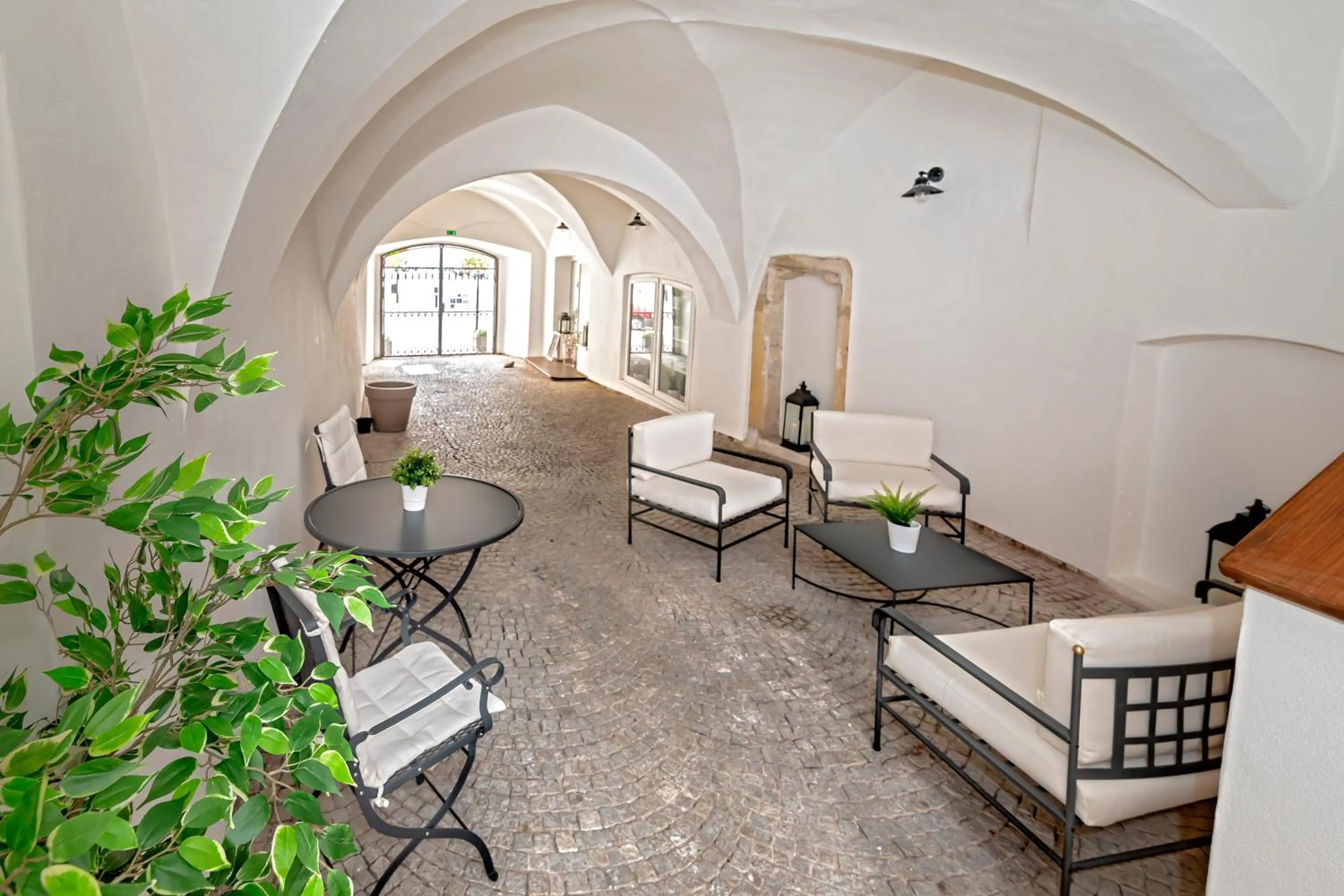 Facade/entrance in TGM Hotel Residence