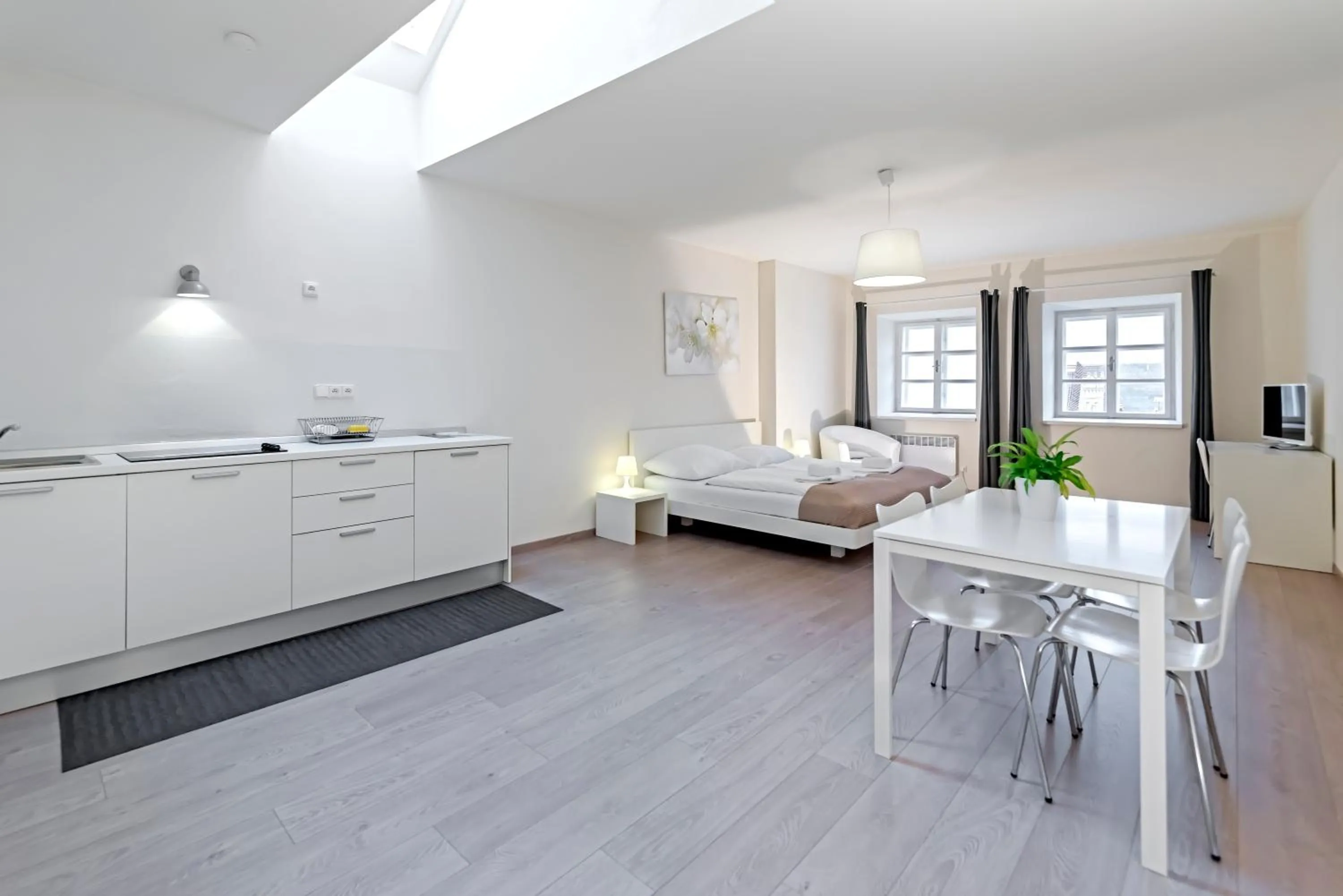 TV and multimedia, Bed in TGM Hotel Residence