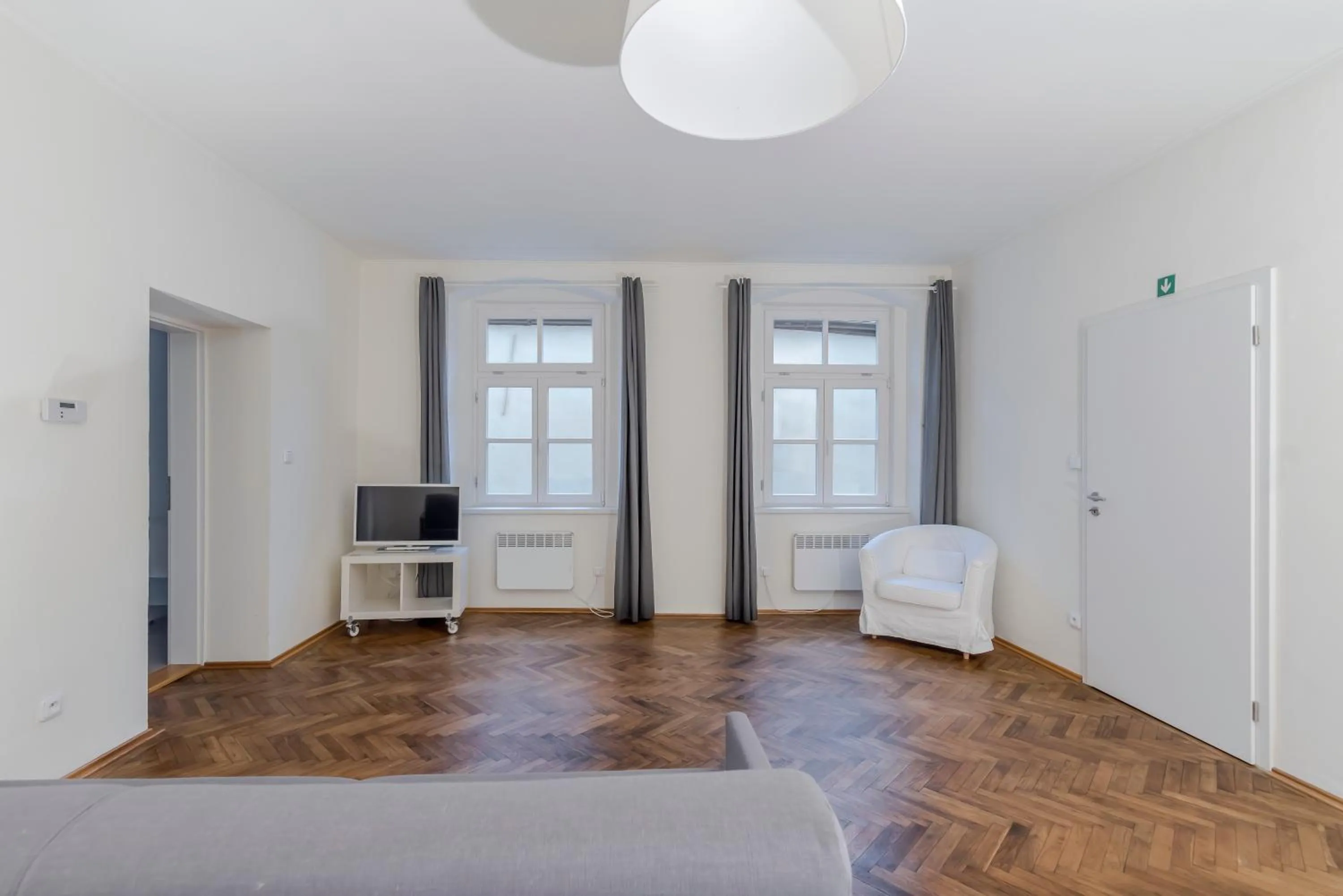 TV and multimedia, Bed in TGM Hotel Residence