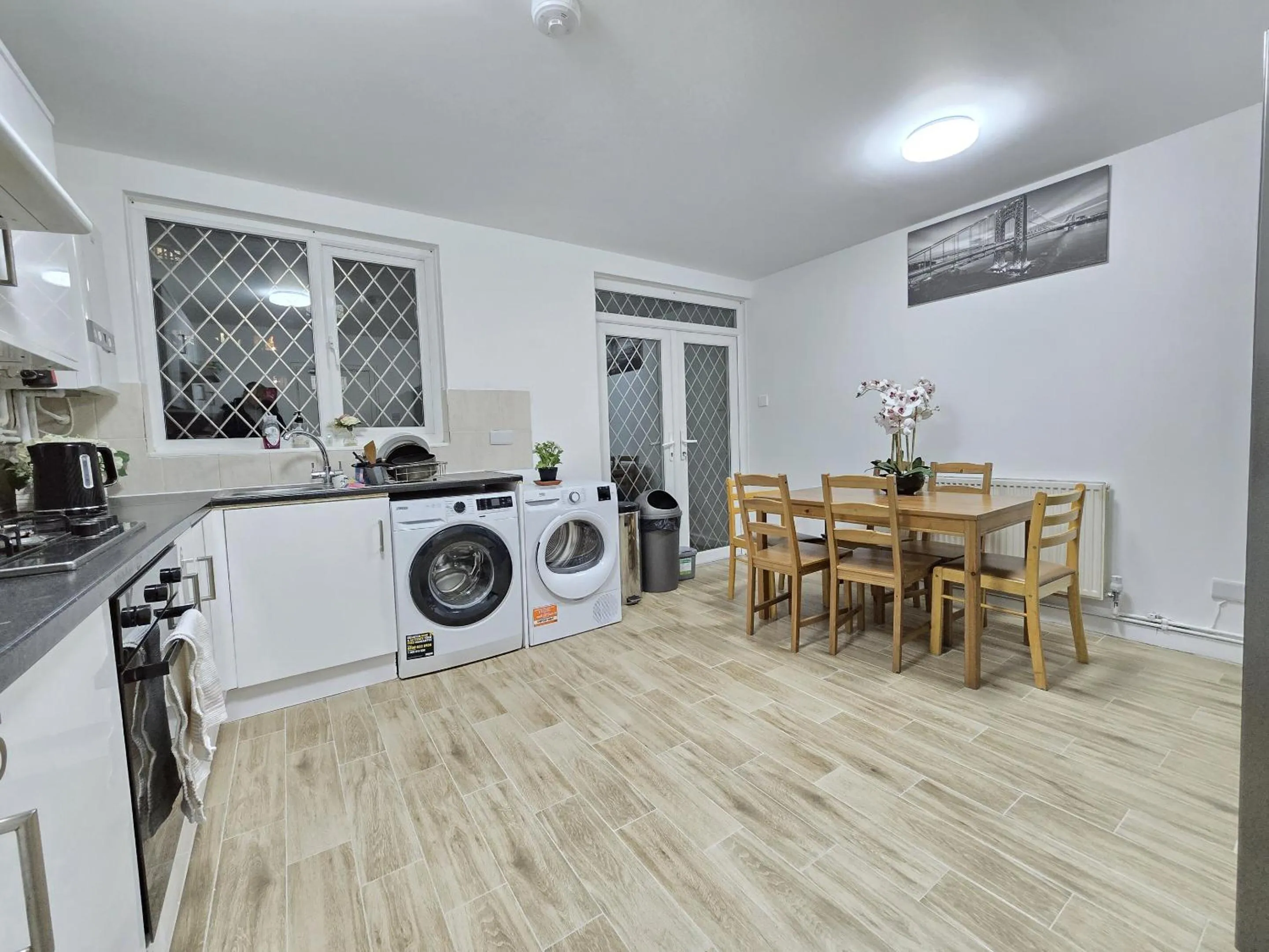 Kitchen or kitchenette in London Marylebone Grendon rooms