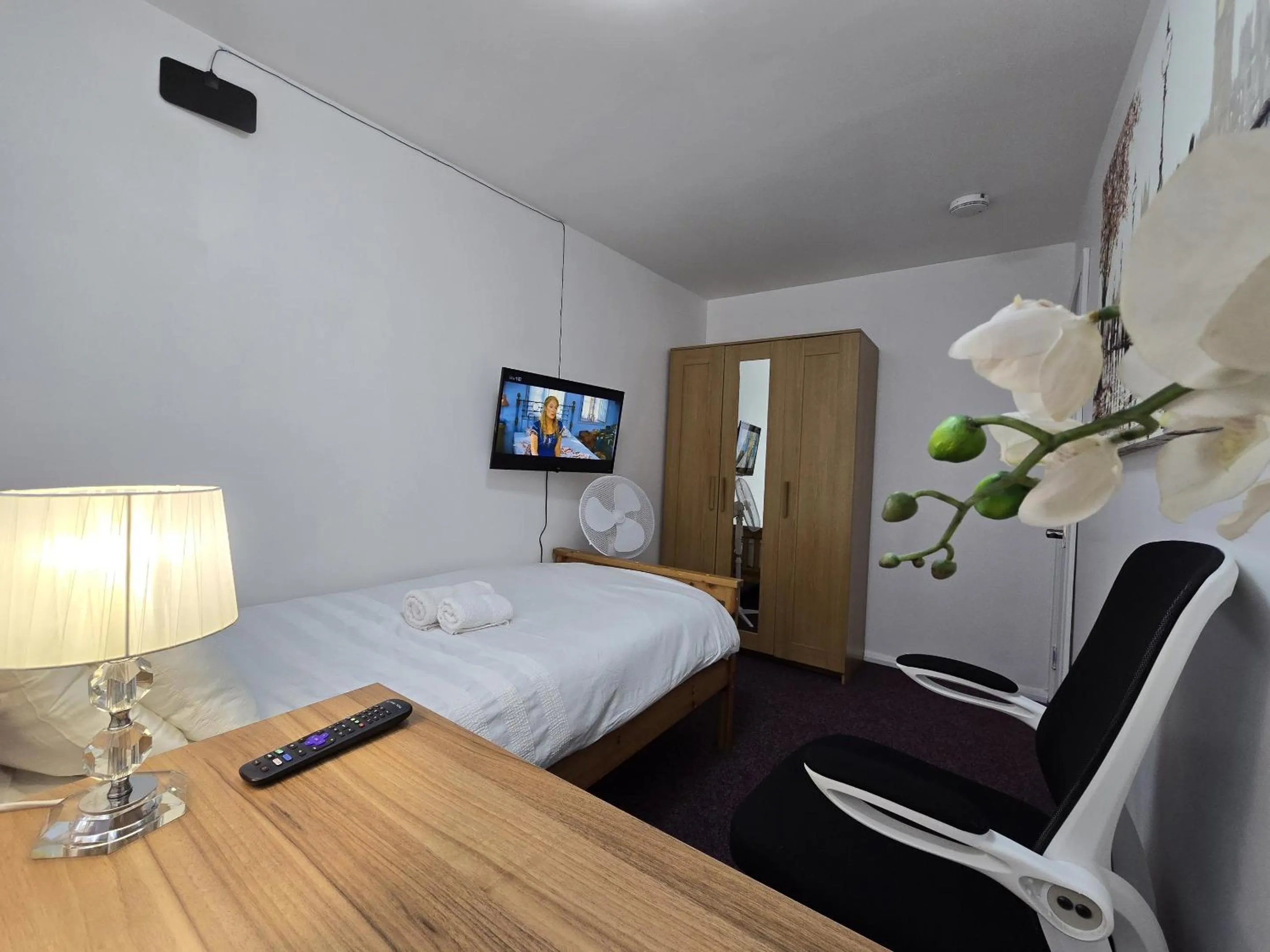 Bedroom, Bed in London Marylebone Grendon rooms