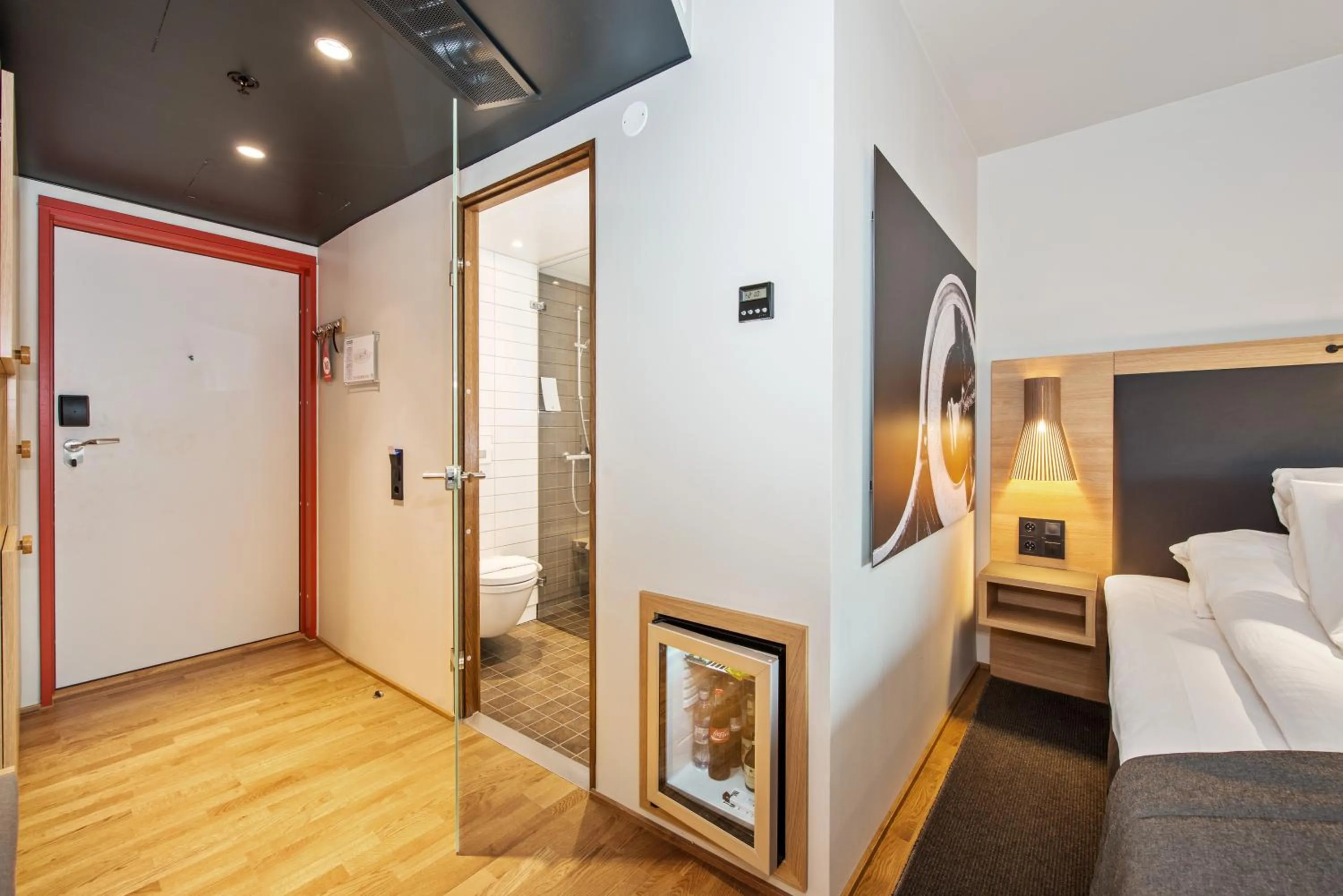 Bathroom, Bed in Clarion Hotel The Edge