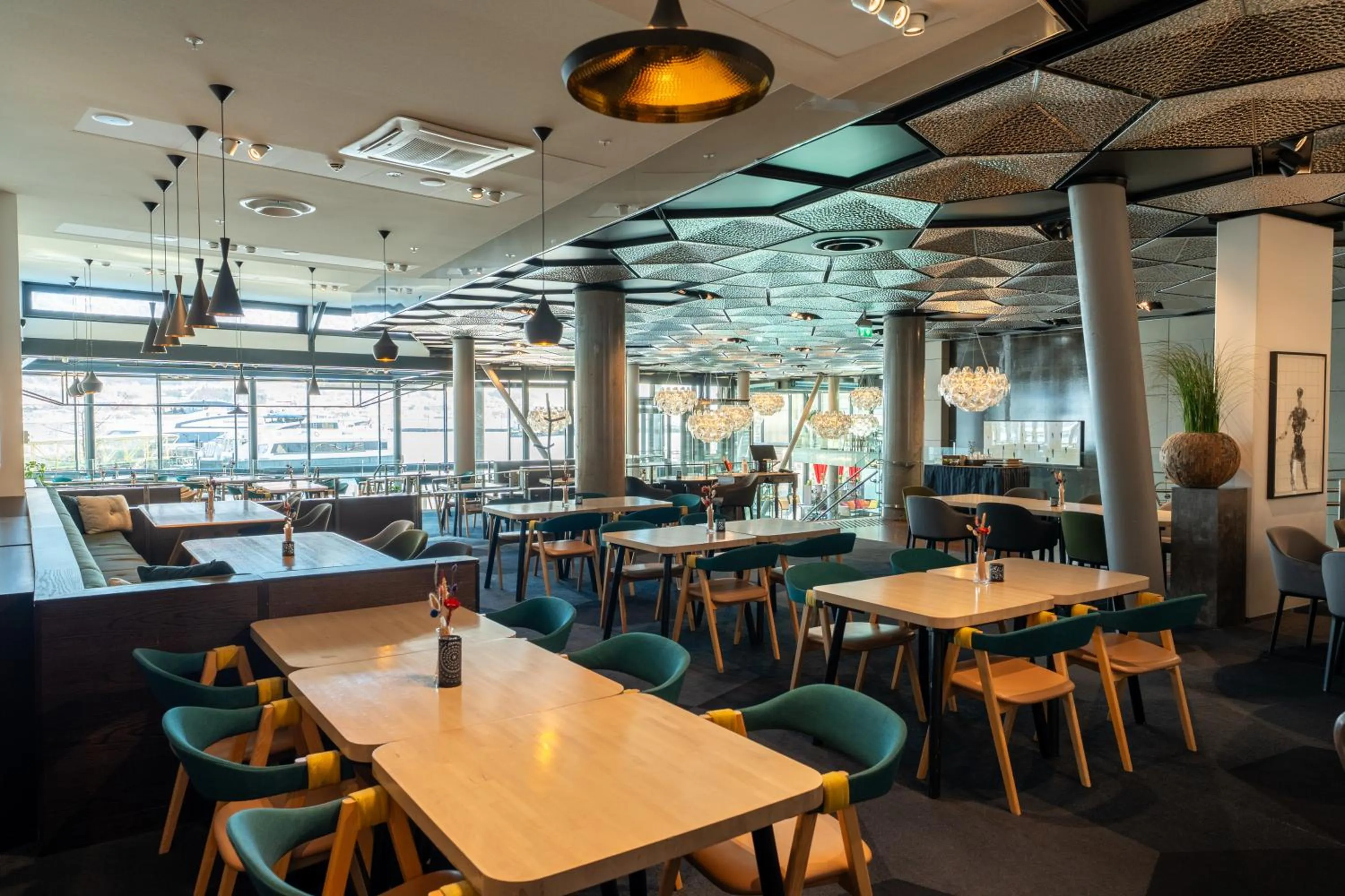 Restaurant/places to eat in Clarion Hotel The Edge