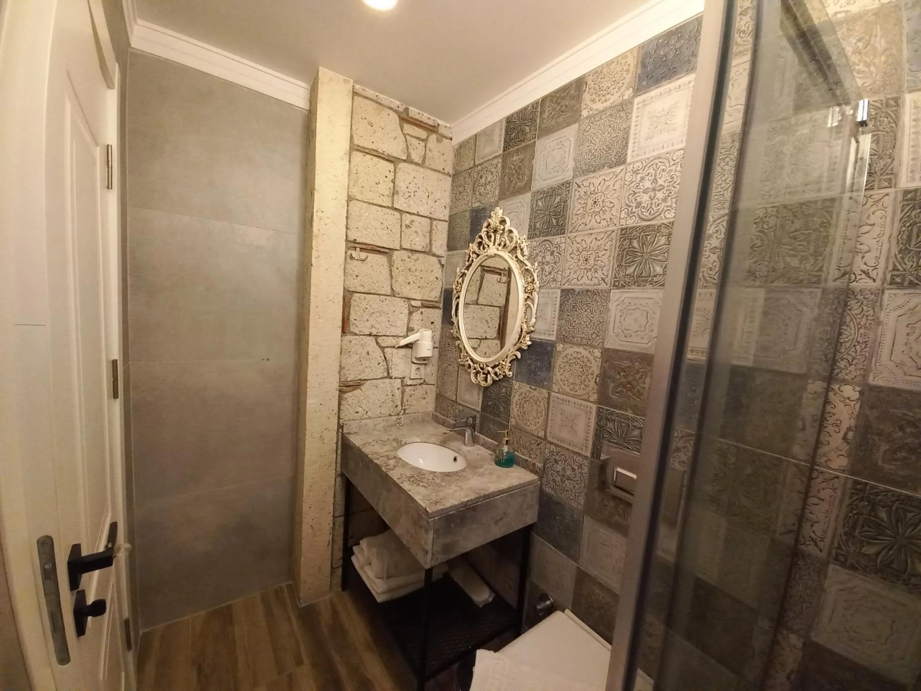 Shower in Chloe hotel Alacati