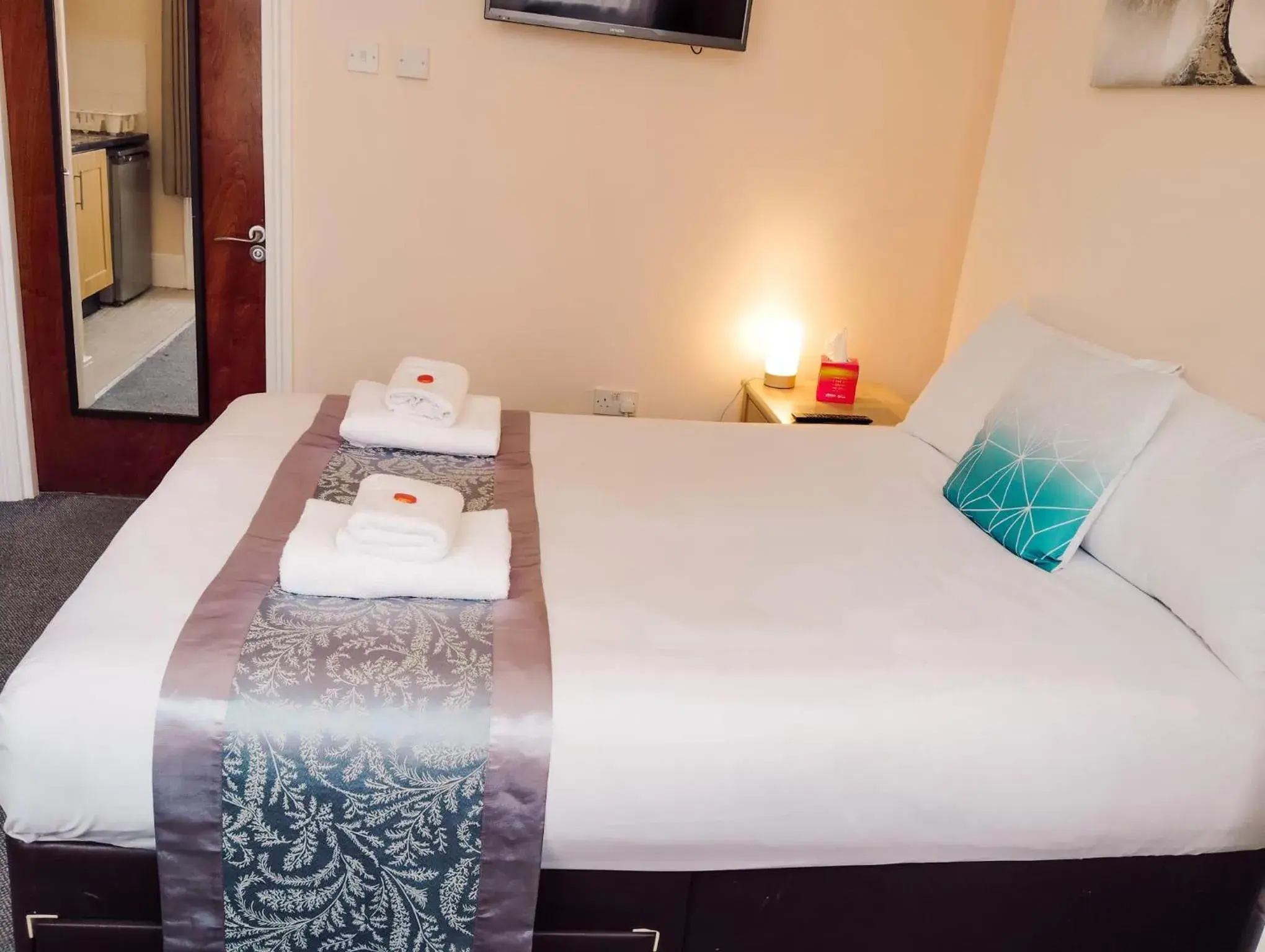 Bed in United Lodge Hotel Bed in United Lodge Hotel