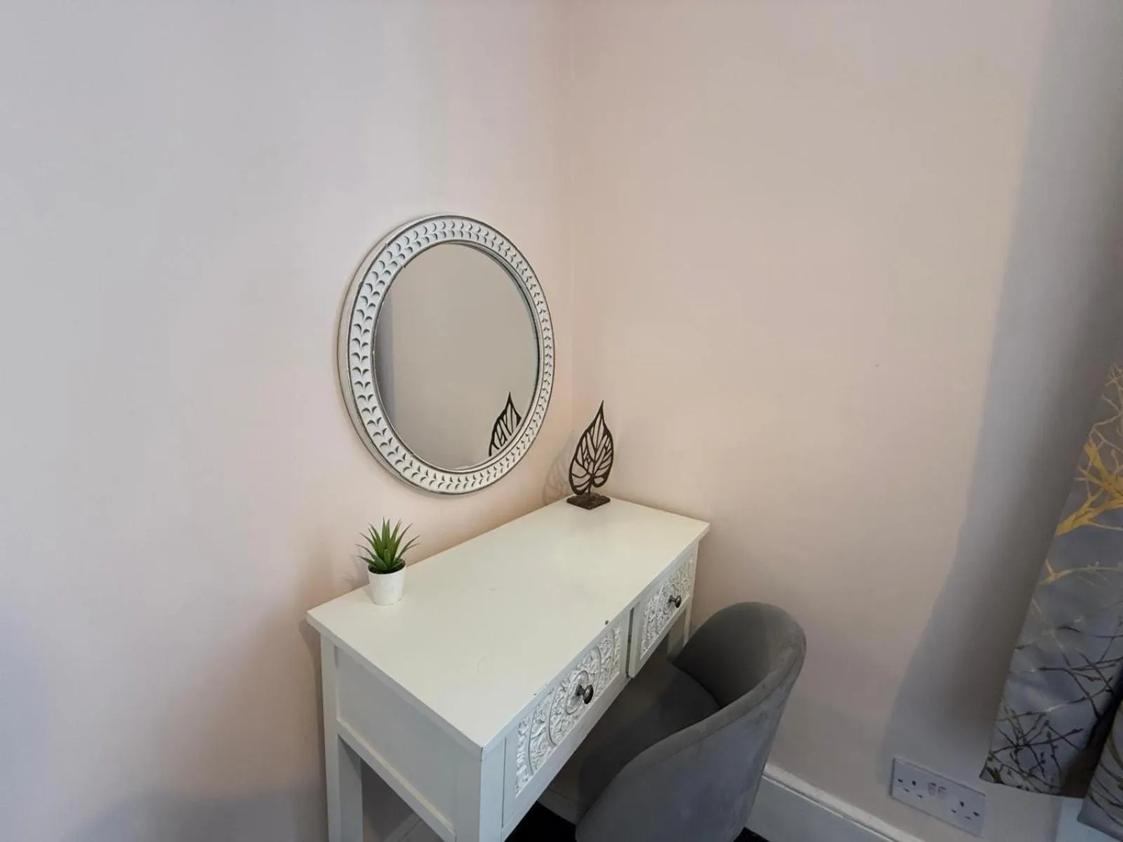 Decorative detail in United Lodge Hotel