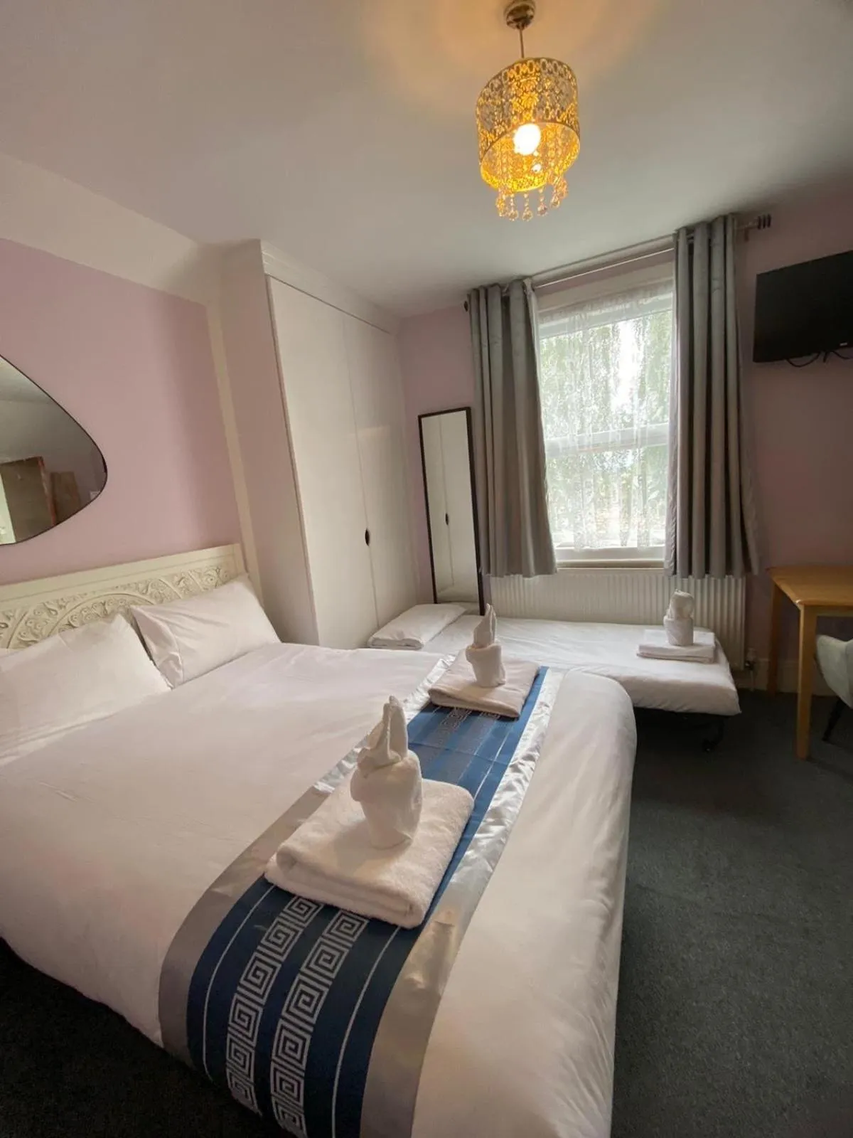 Bedroom, Bed in United Lodge Hotel