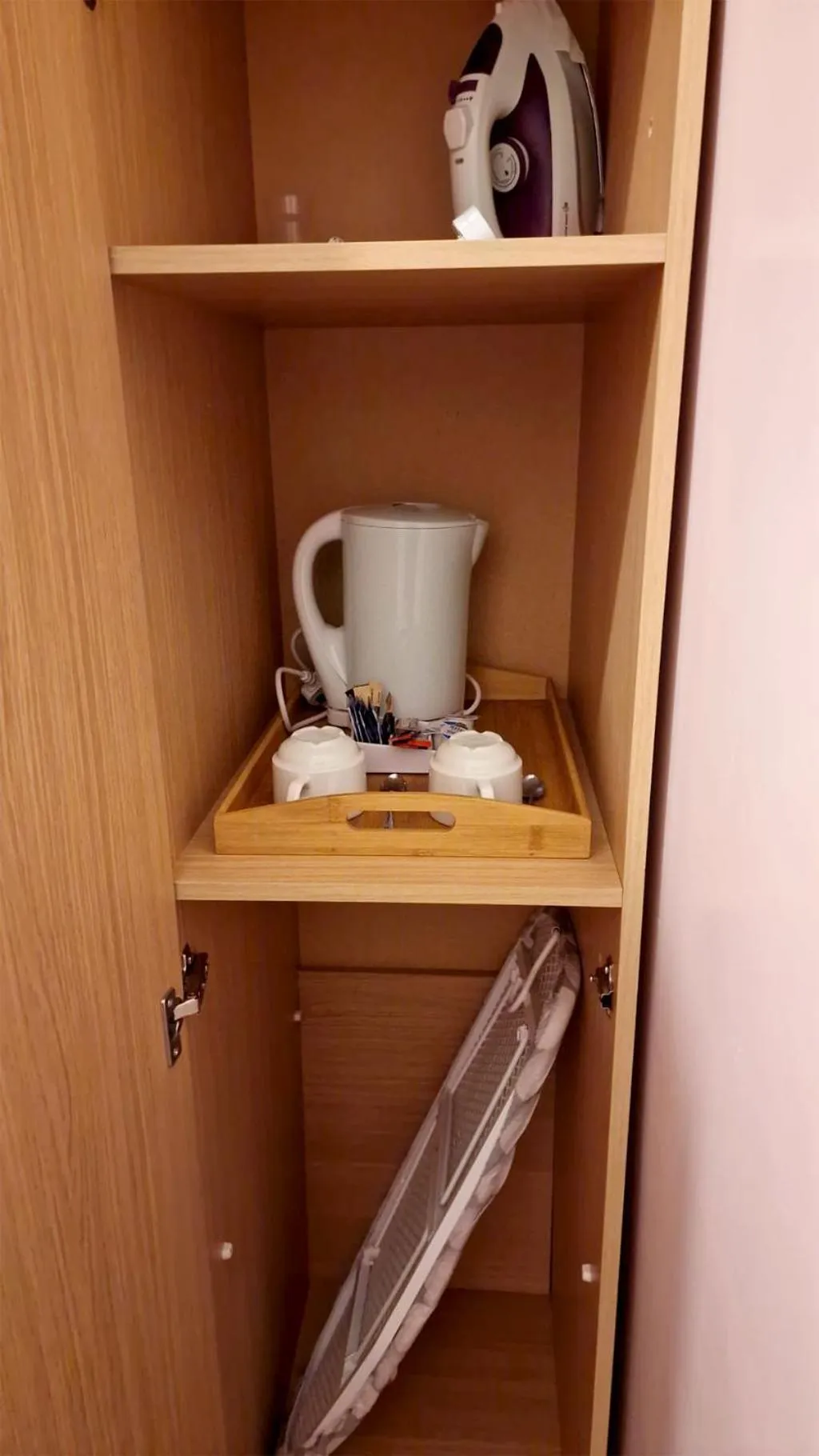 Coffee/tea facilities in United Lodge Hotel