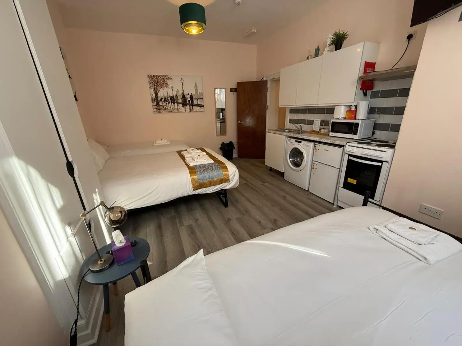 Kitchen or kitchenette, Bed in United Lodge Hotel Kitchen or kitchenette, Bed in United Lodge Hotel