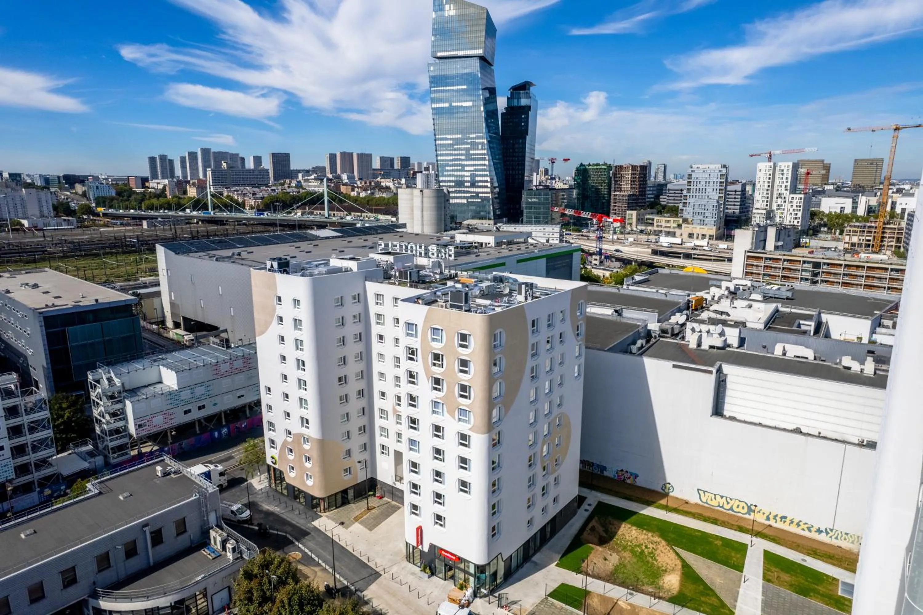 Property building in B&B HOTEL Paris Ivry Quai de Seine