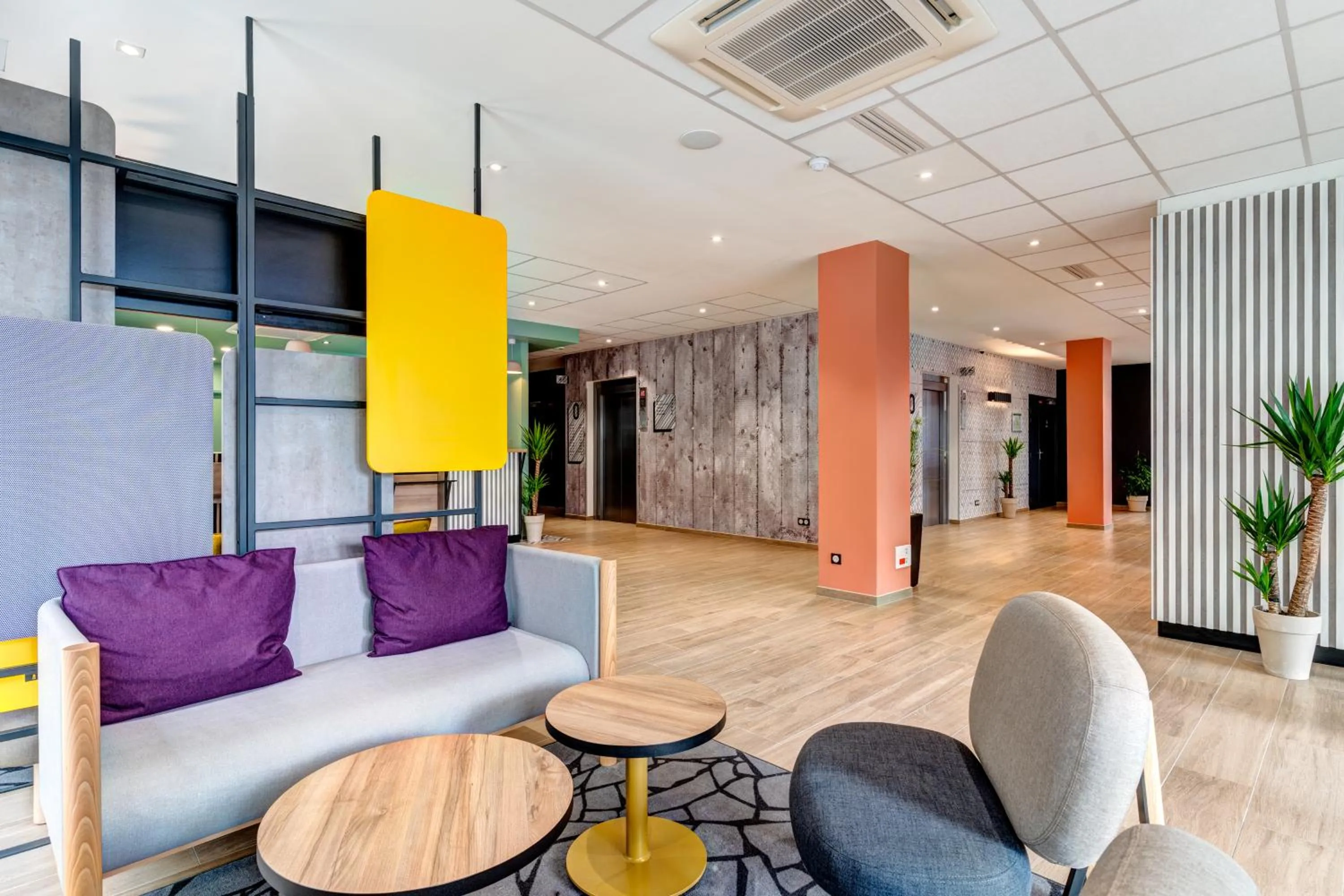 Lobby or reception in B&B HOTEL Paris Ivry Quai de Seine