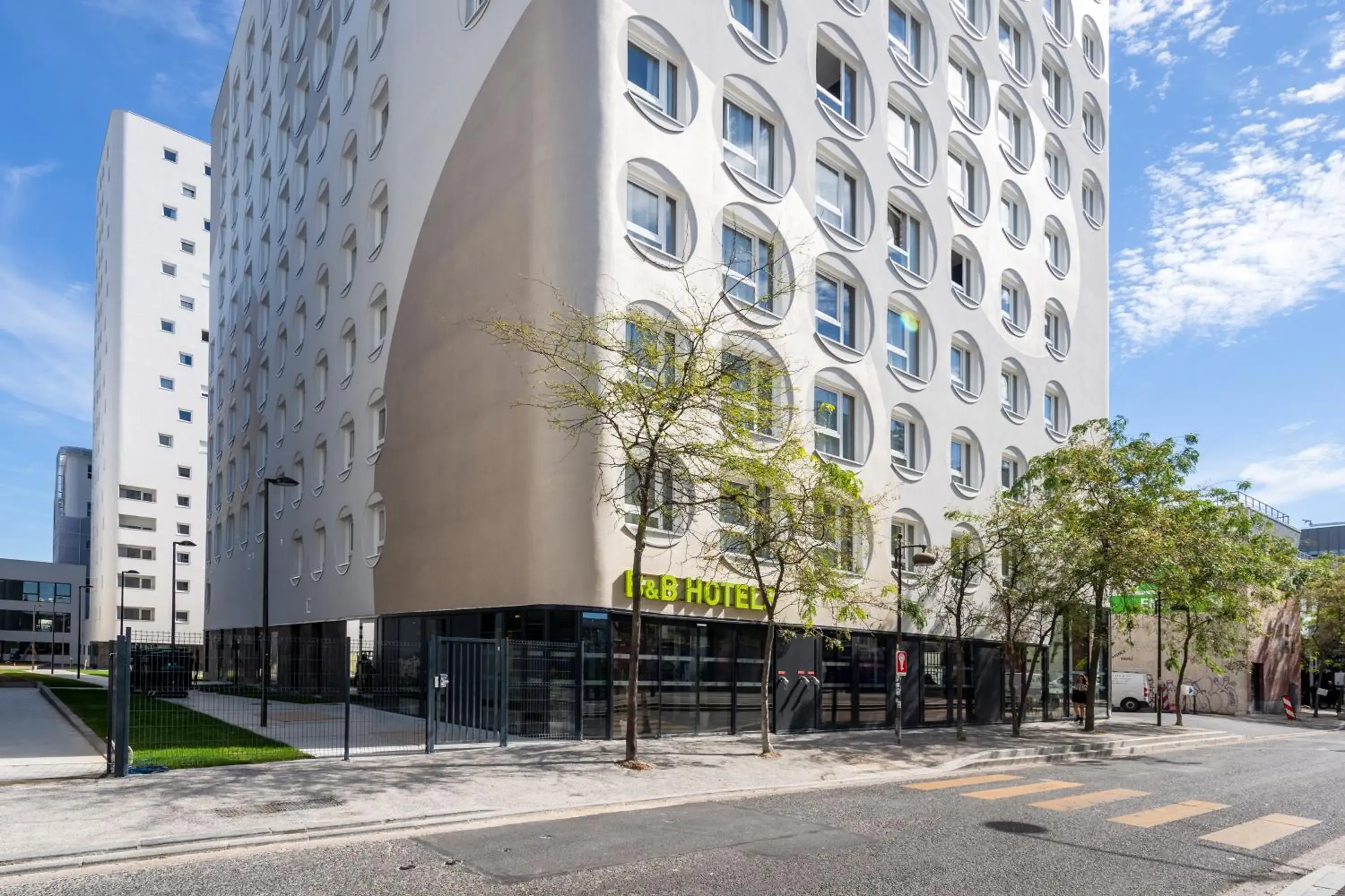 Property building in B&B HOTEL Paris Ivry Quai de Seine Property building in B&B HOTEL Paris Ivry Quai de Seine