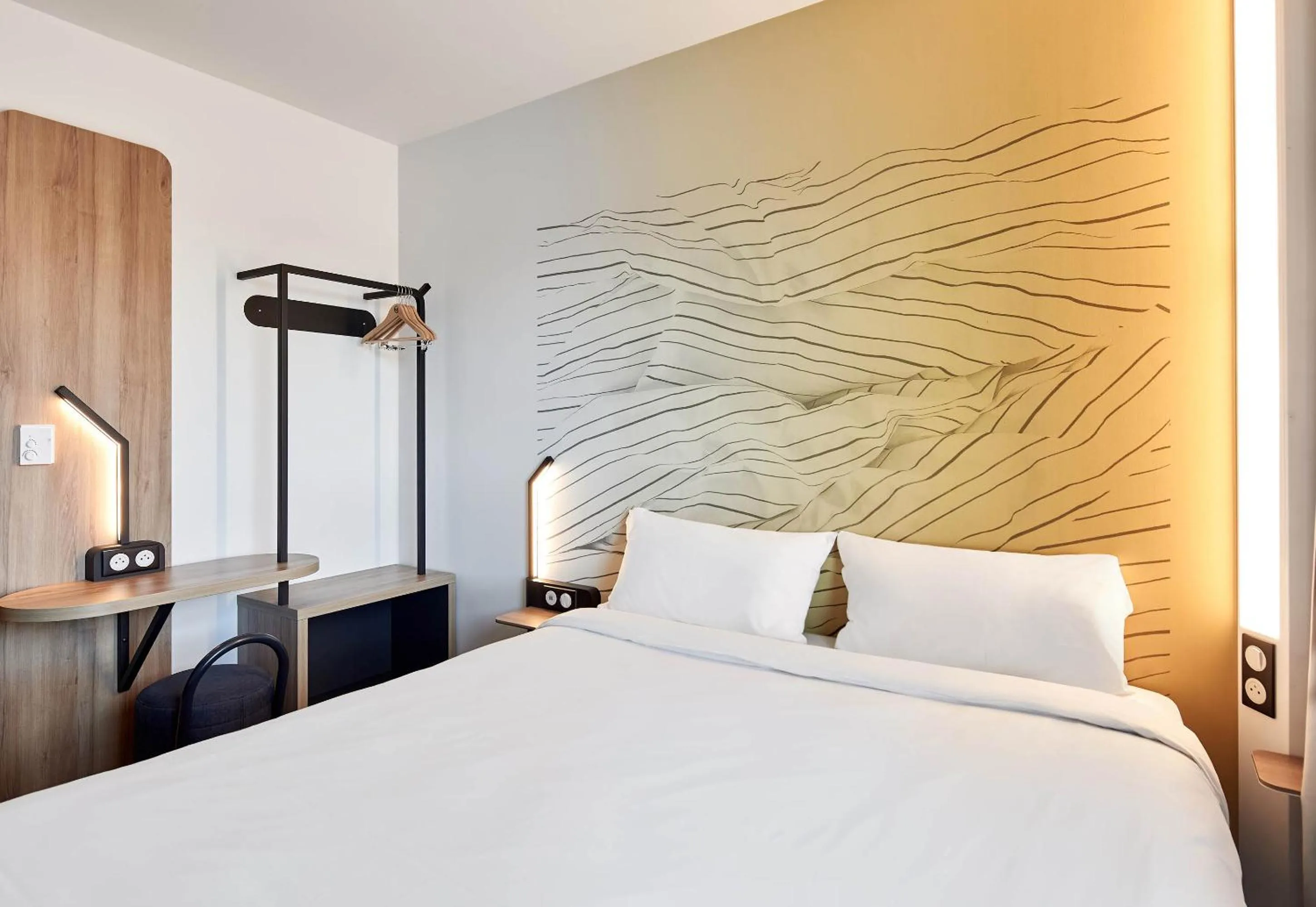 Bedroom, Bed in B&B HOTEL Paris Ivry Quai de Seine