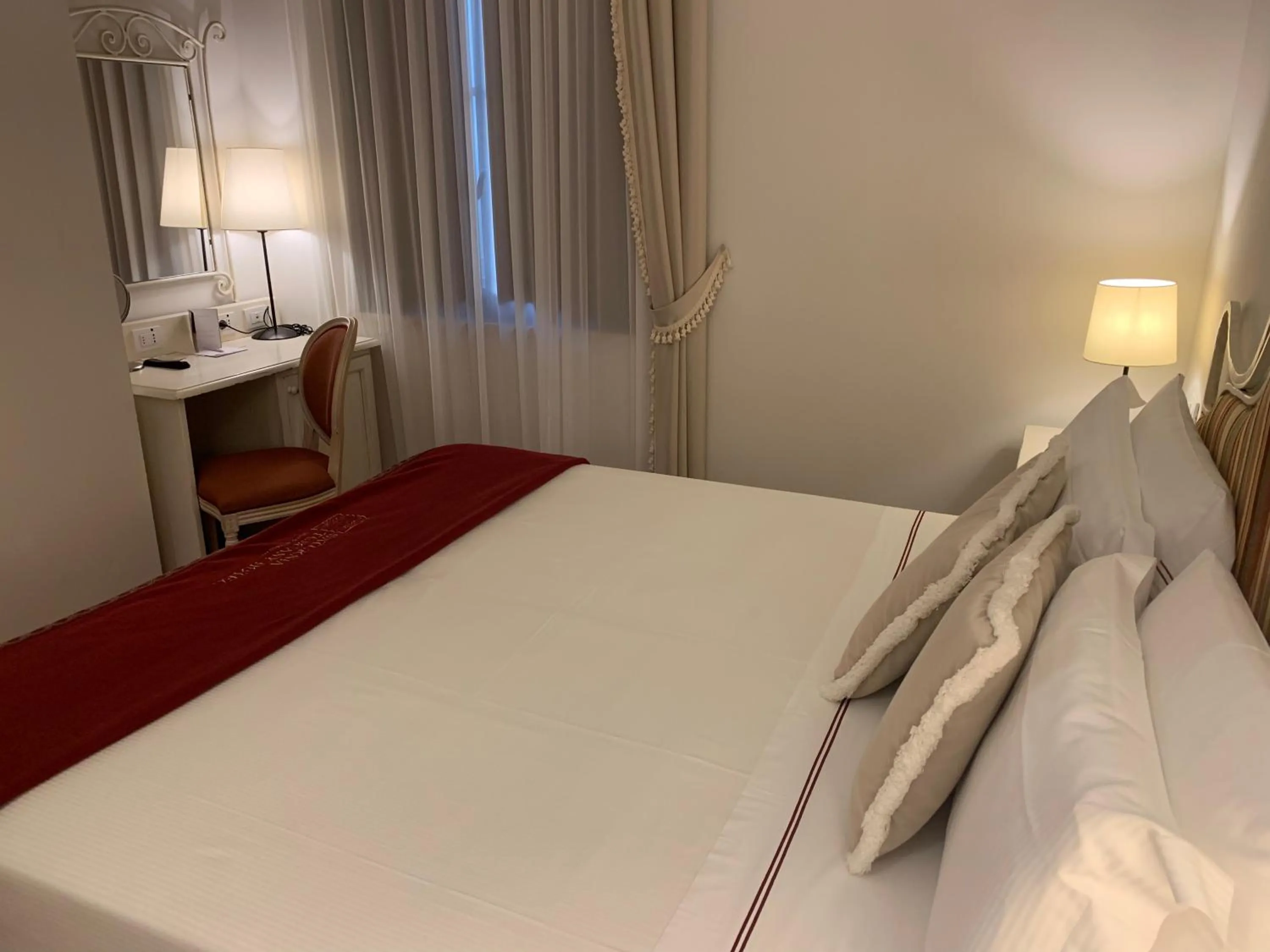 Bedroom, Bed in Saturnia Tuscany Hotel