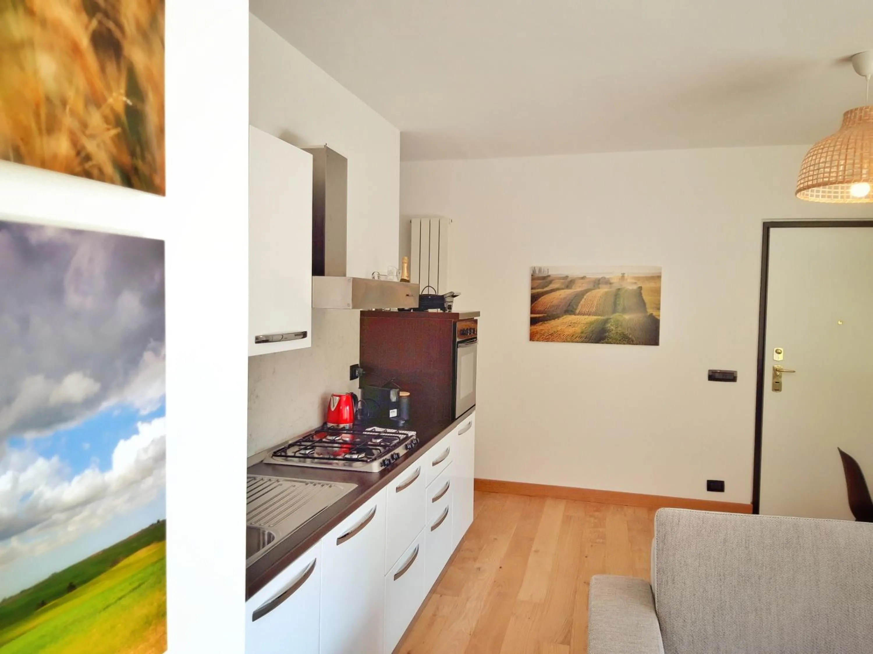 Kitchen or kitchenette in Lake View Gateway - by MyHomeInComo