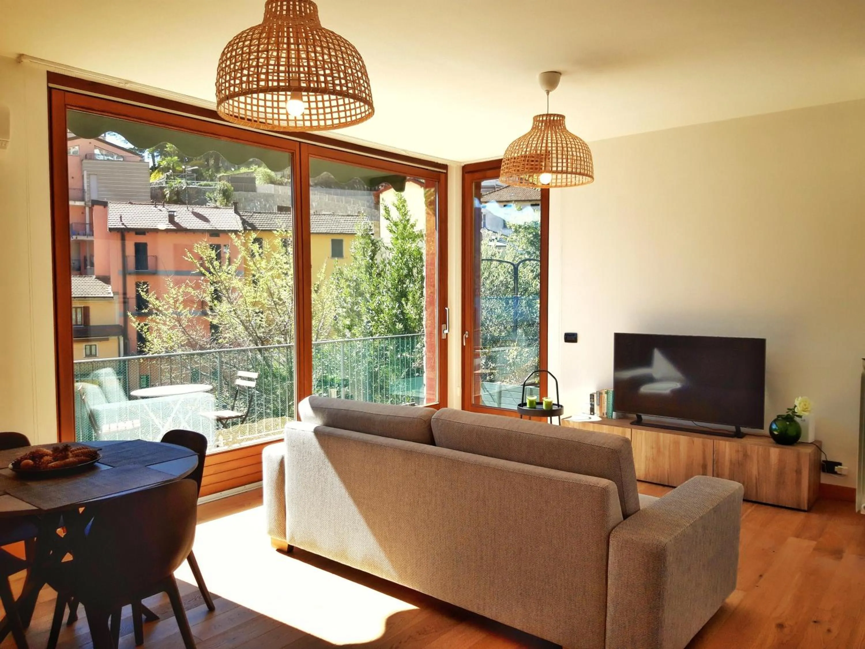TV and multimedia in Lake View Gateway - by MyHomeInComo