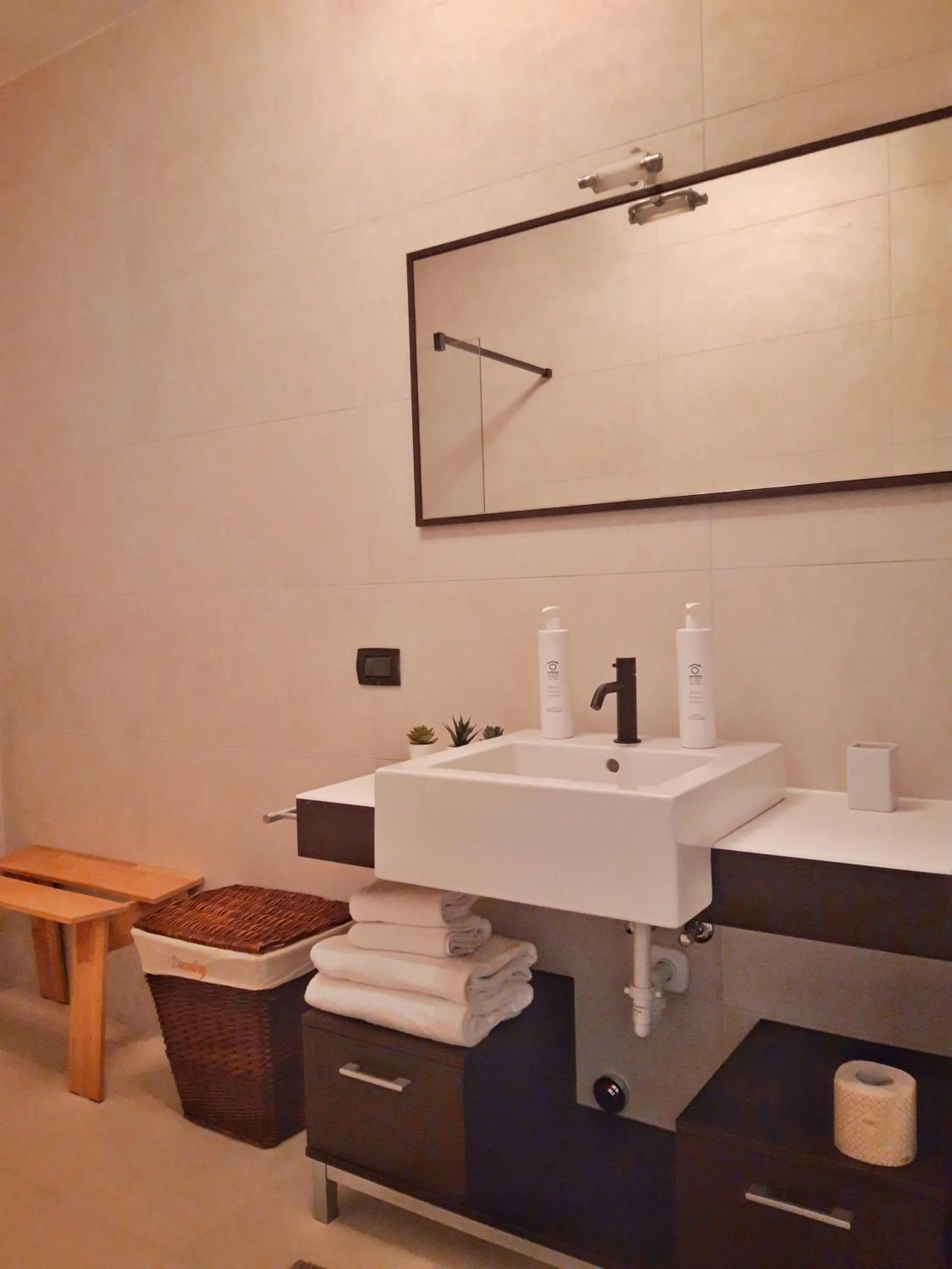 Bathroom in Lake View Gateway - by MyHomeInComo