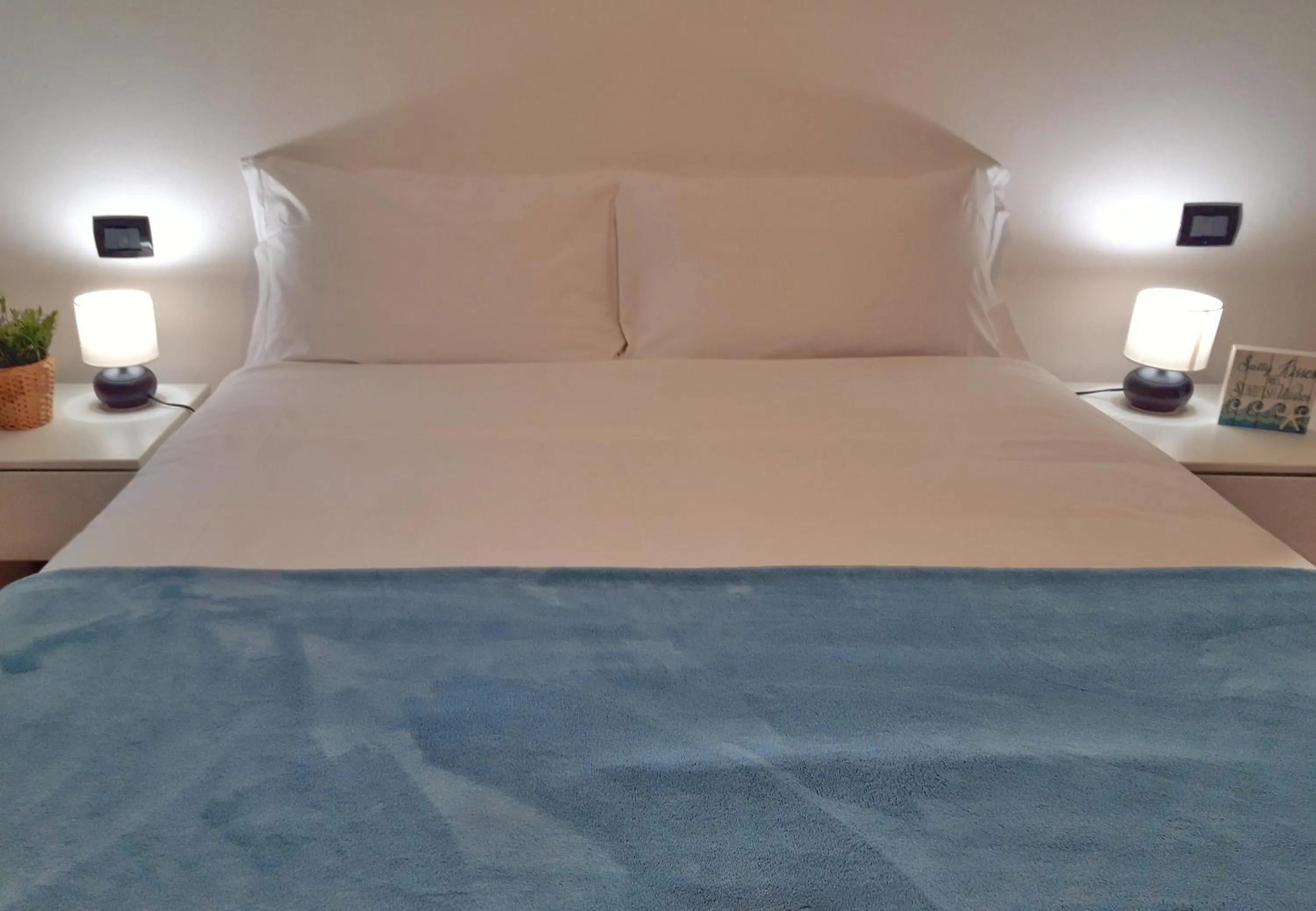 Bed in Lake View Gateway - by MyHomeInComo