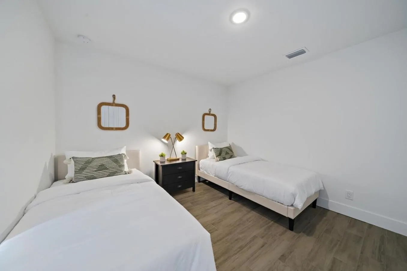 Bed in Brand New House! 10 Minutes to the Beach!