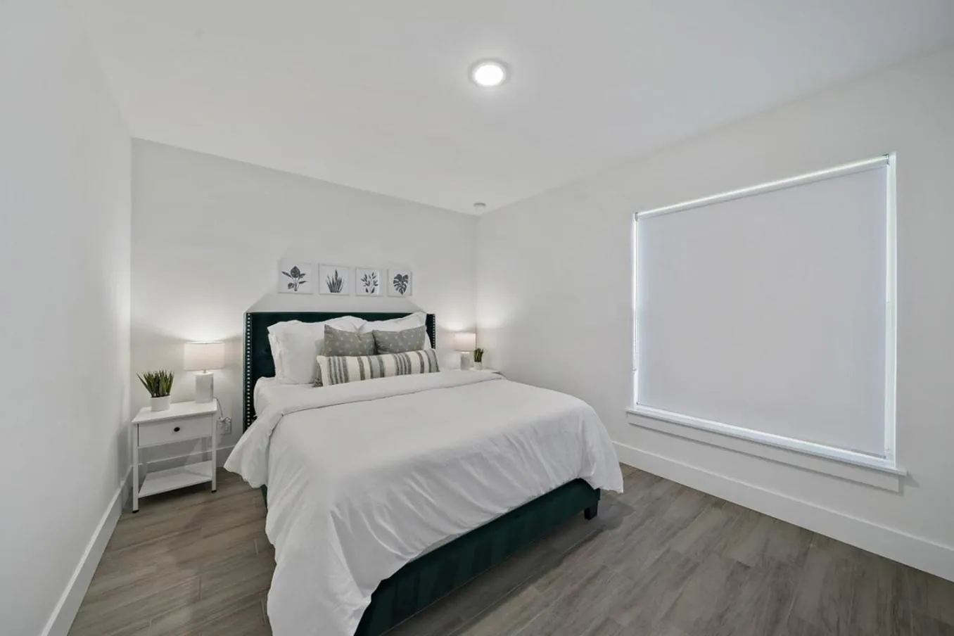 Bed in Brand New House! 10 Minutes to the Beach!
