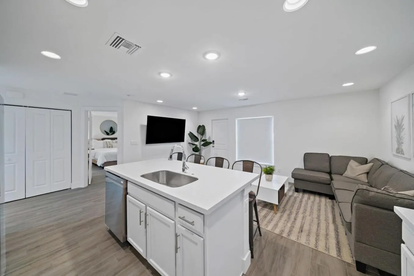 Brand New House! 10 Minutes to the Beach!