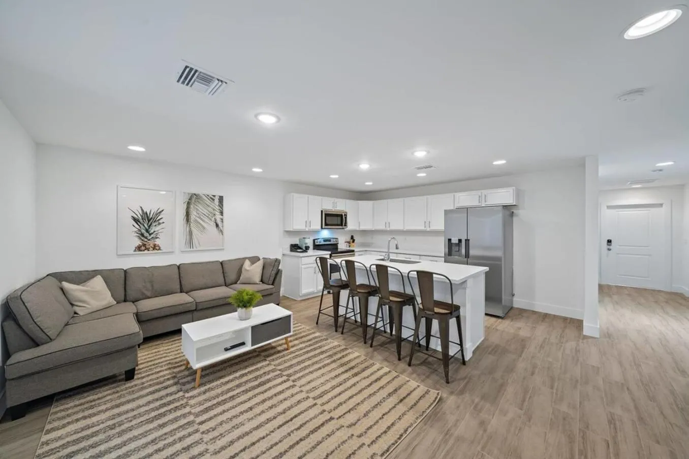 Brand New House! 10 Minutes to the Beach!