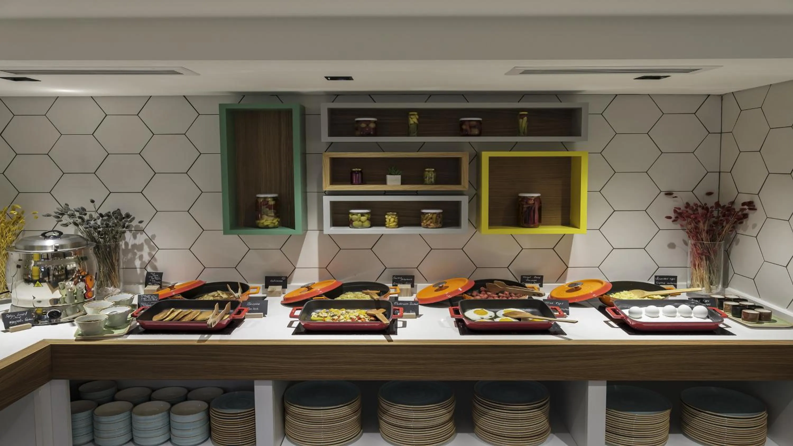 Restaurant/places to eat in Holiday Inn Istanbul Old City by IHG