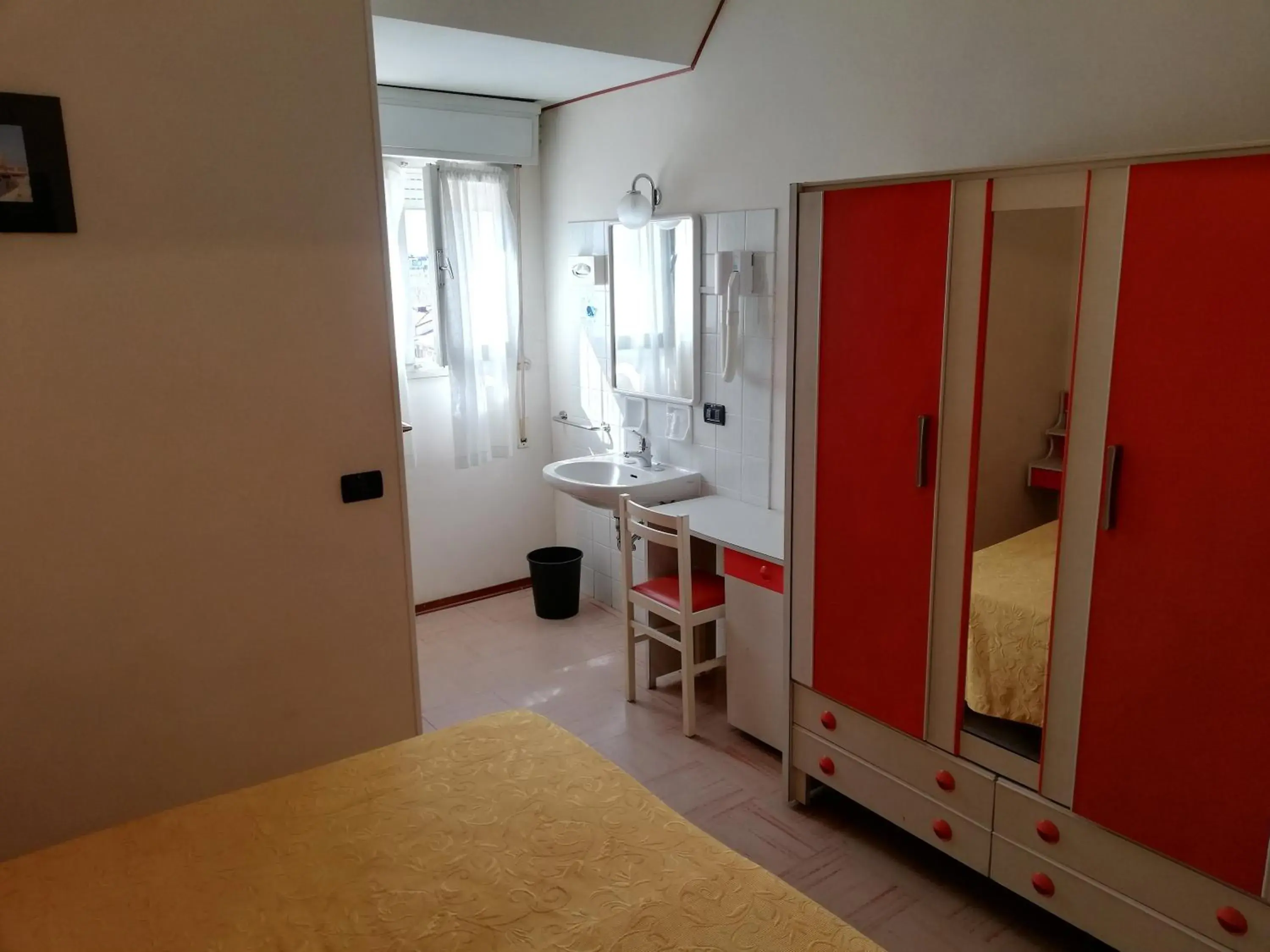 Double or Twin Room - Attic in Hotel Devon Rooms & Breakfast Double or Twin Room - Attic in Hotel Devon Rooms & Breakfast