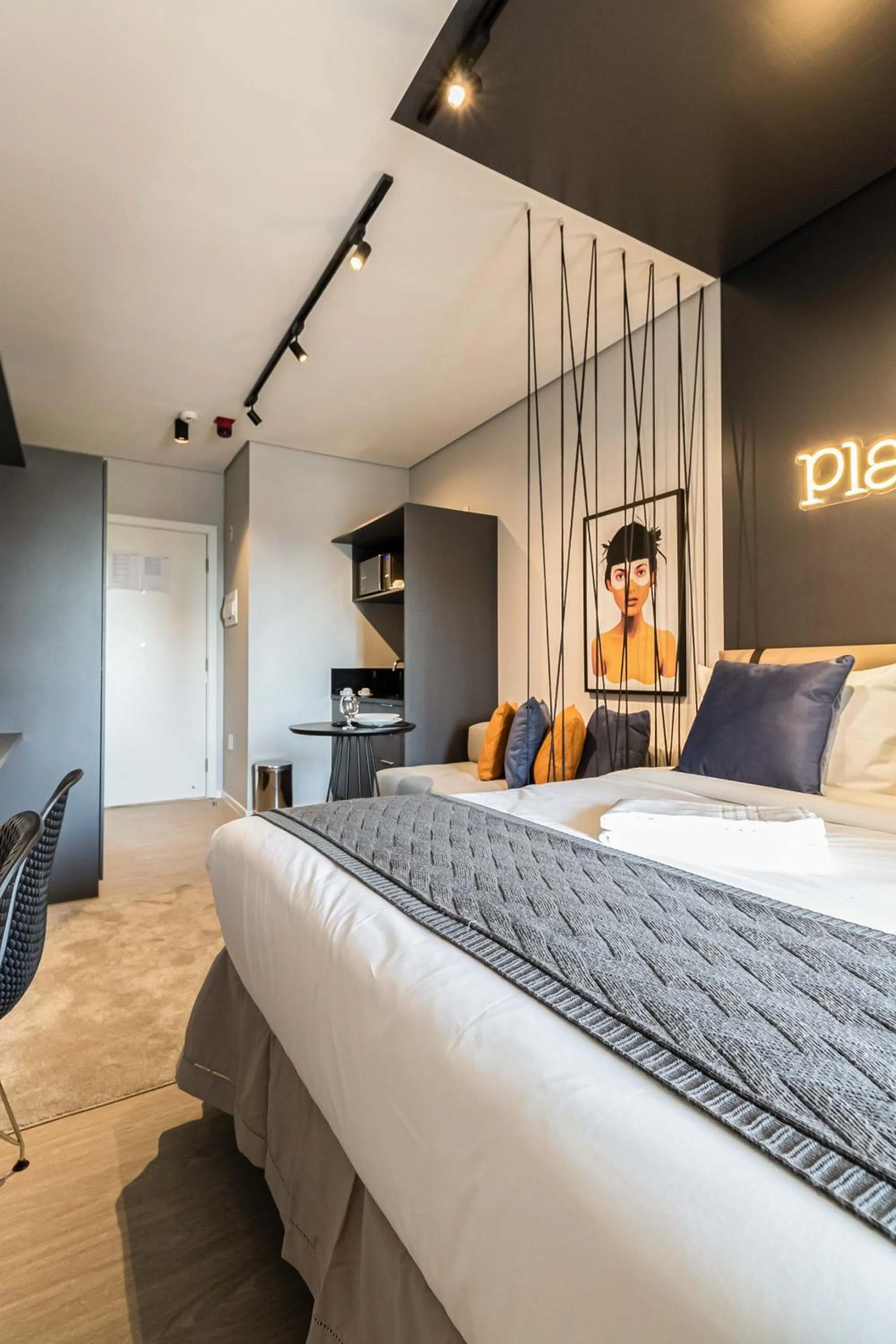 Bed in Charlie Houx Pinheiros