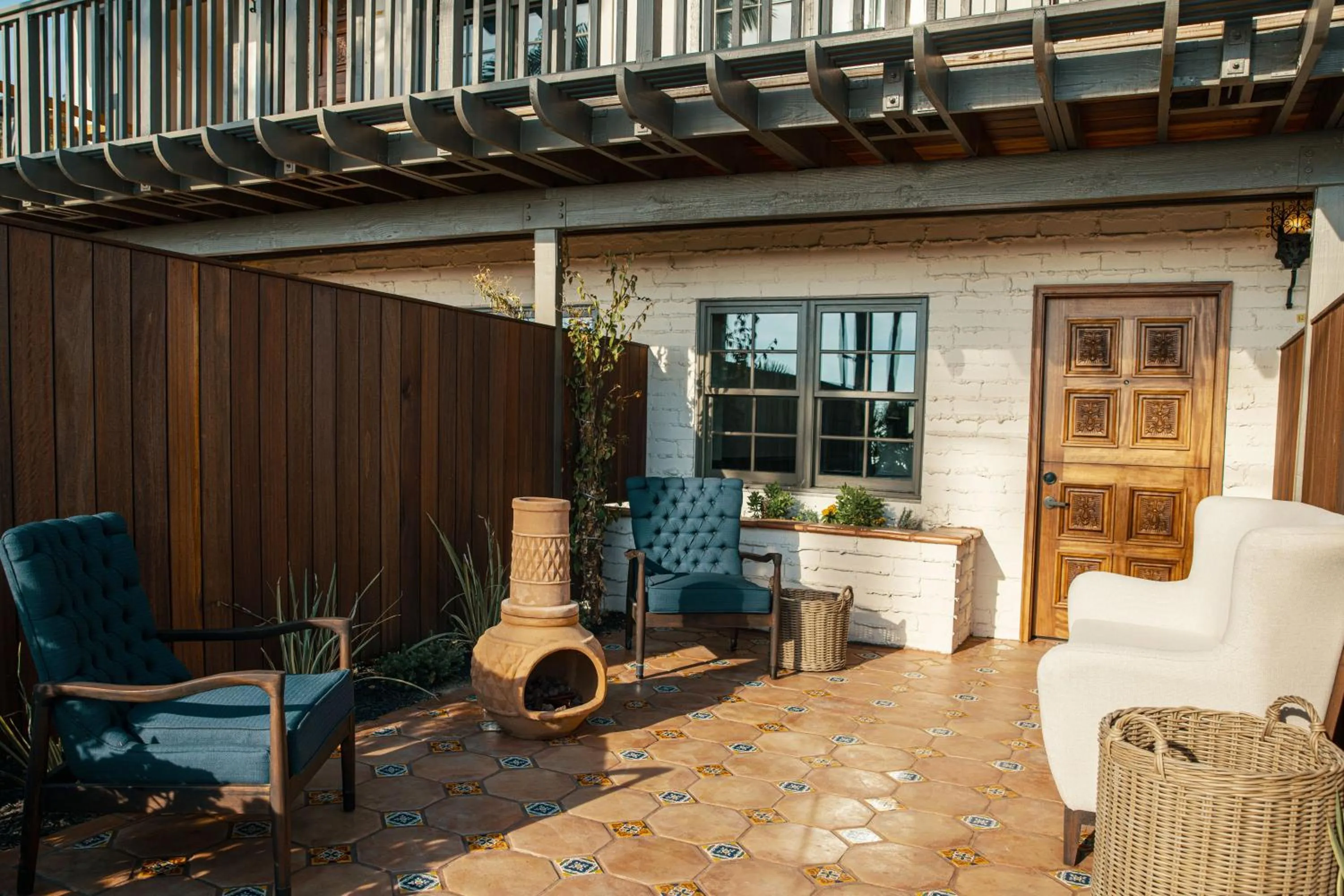 Patio in El Caminante Bar & Bungalows