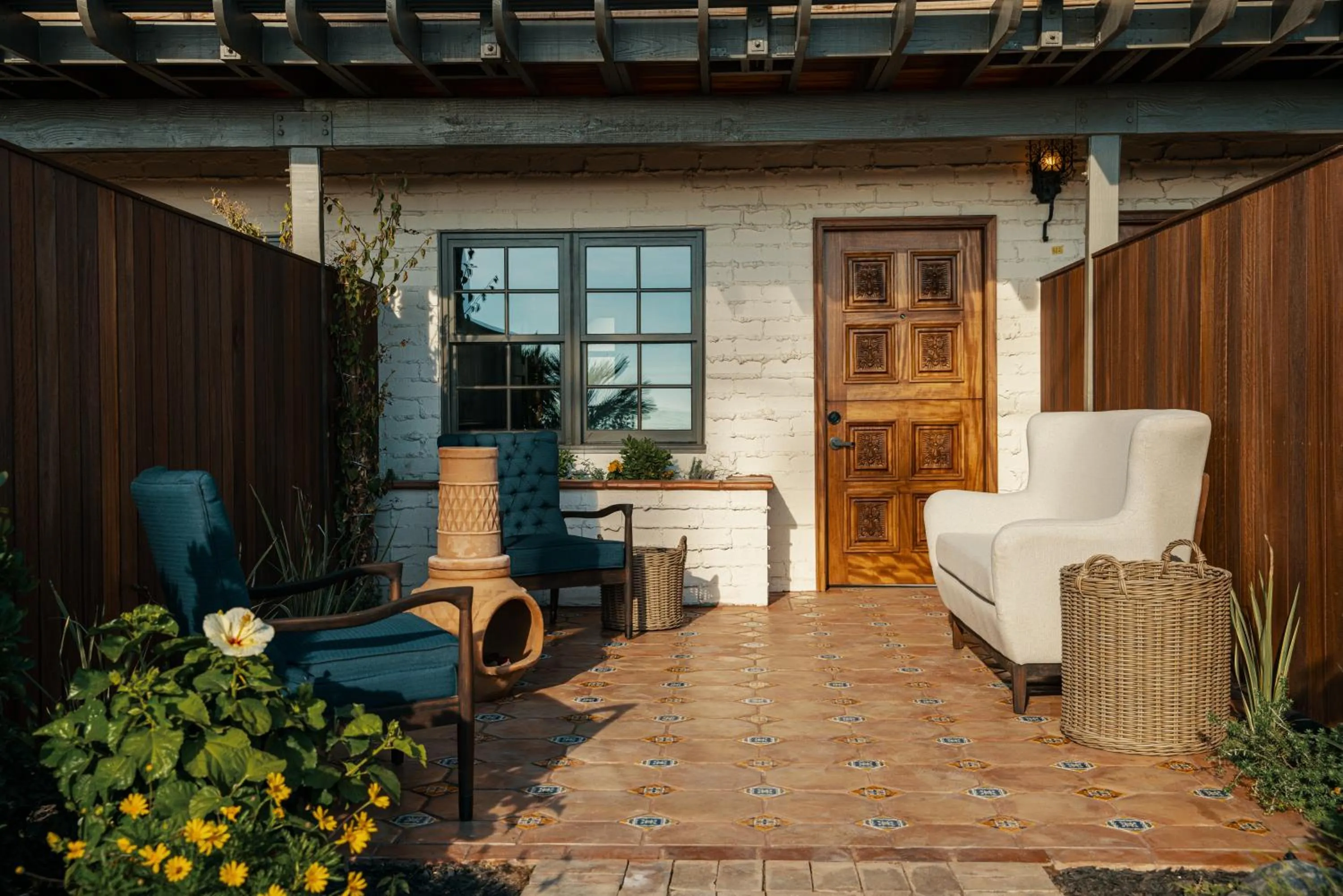 Patio in El Caminante Bar & Bungalows