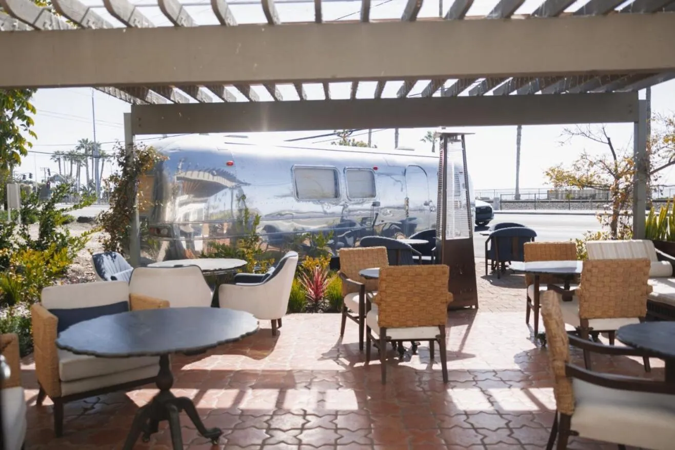 Patio in El Caminante Bar & Bungalows