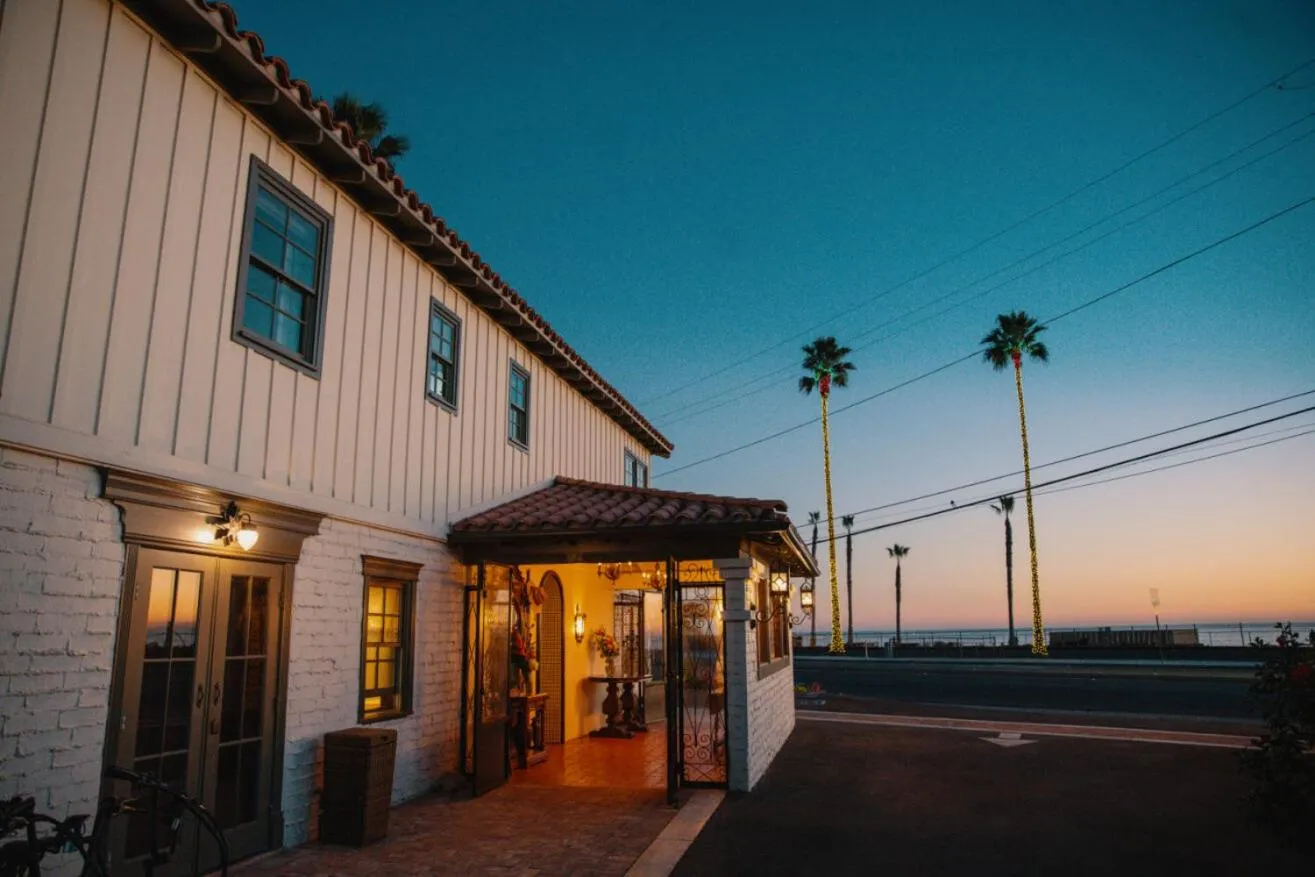 Property building in El Caminante Bar & Bungalows