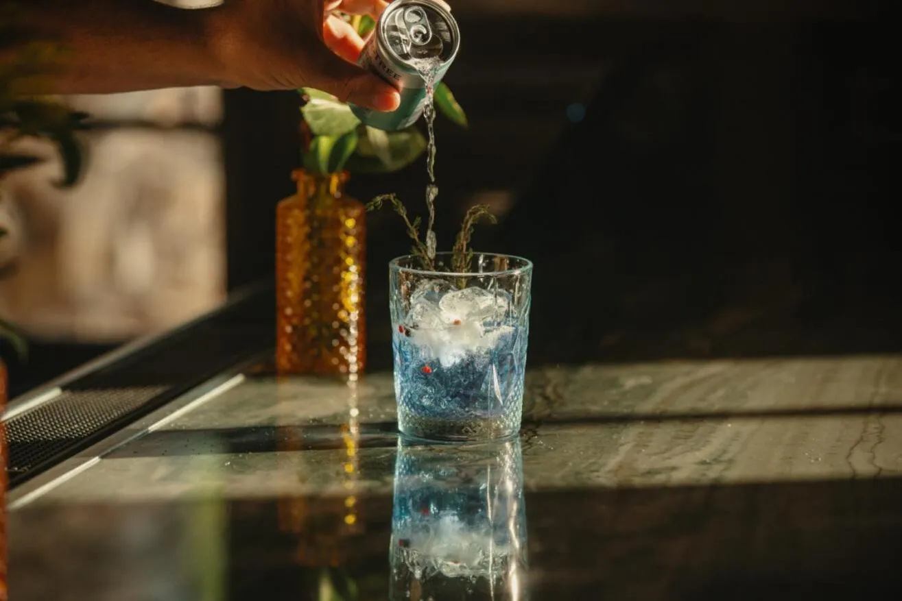 Lounge or bar in El Caminante Bar & Bungalows