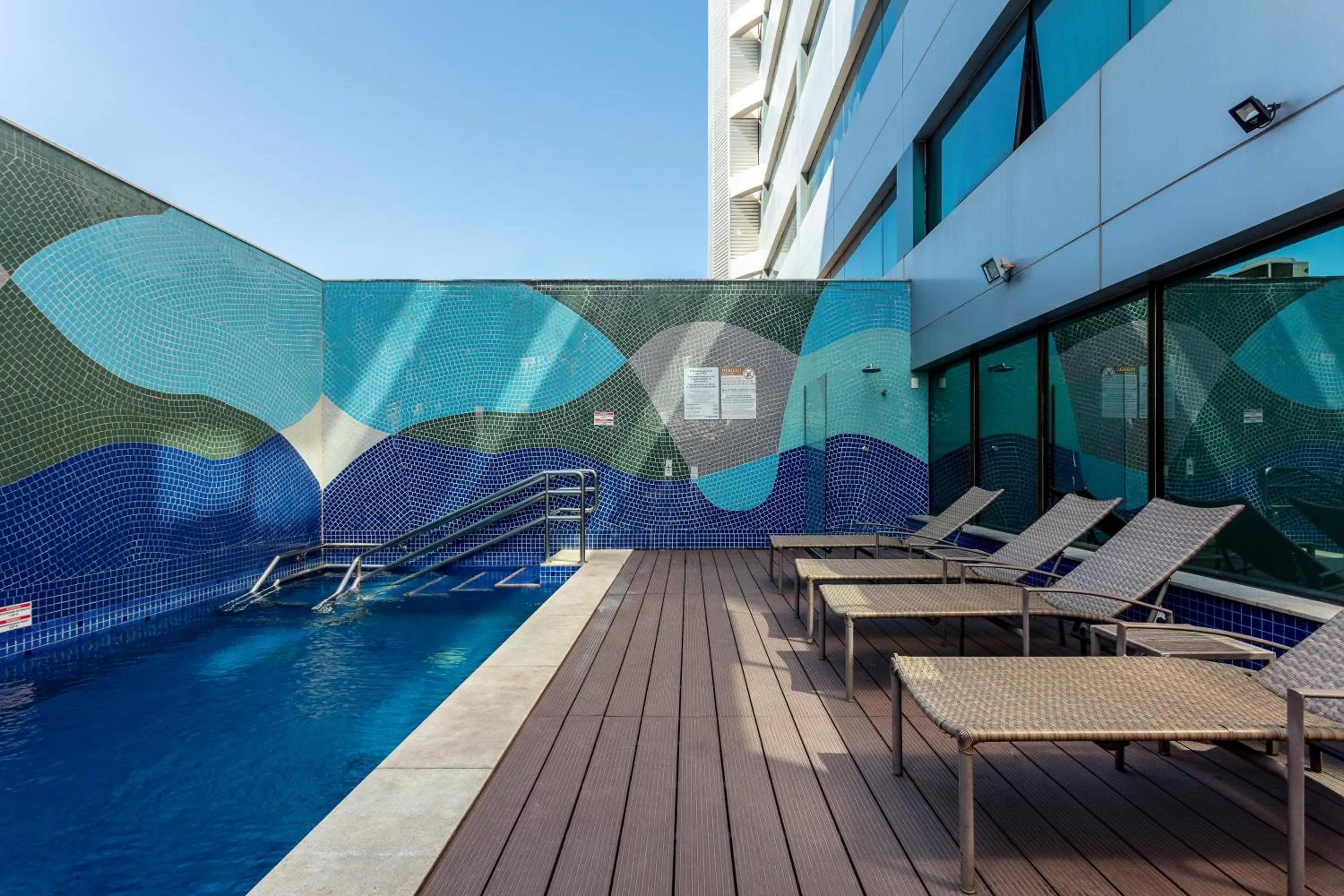 Swimming pool in Wyndham Salvador Hangar Aeroporto