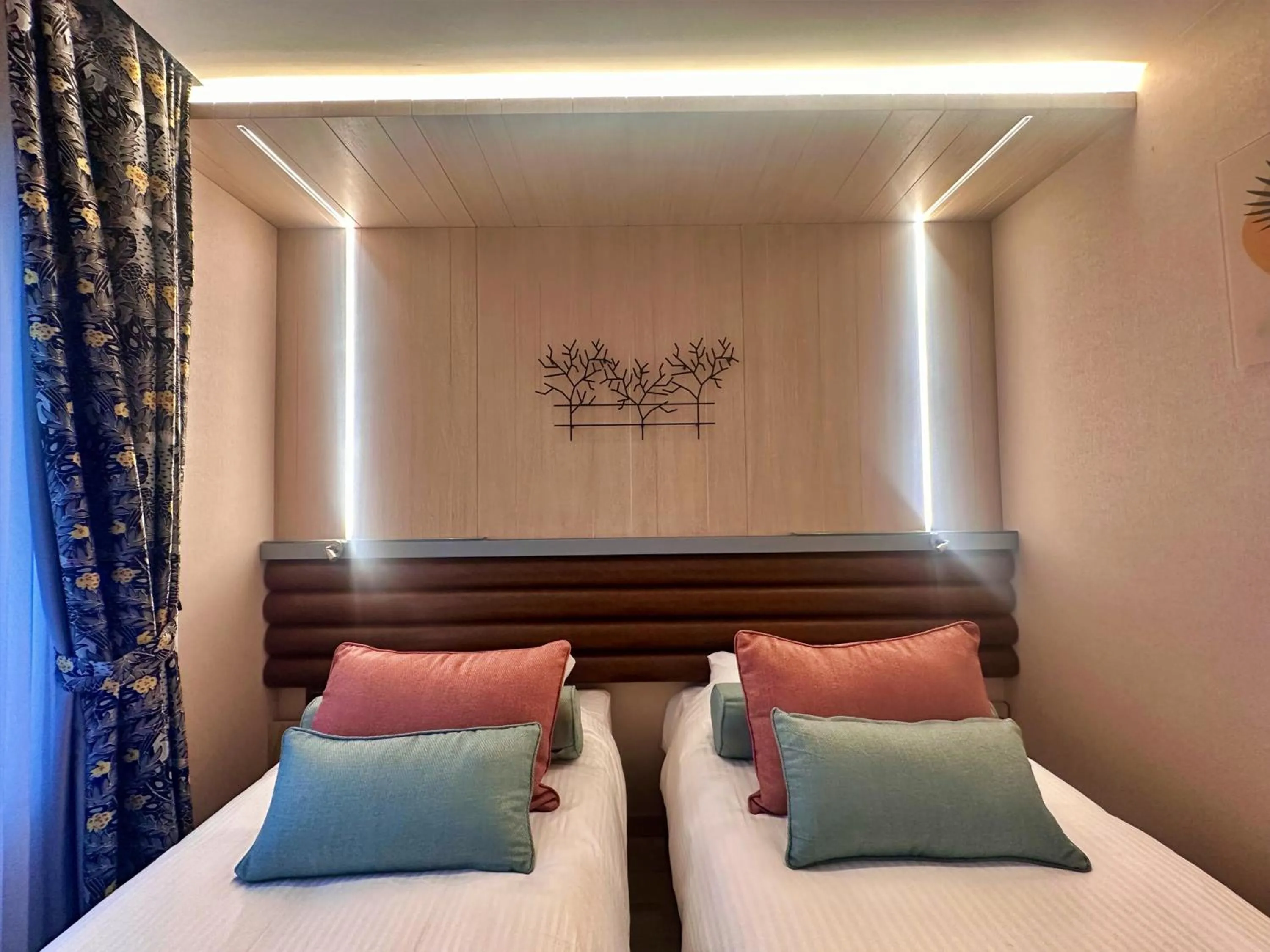 Bed in Hotel Sapphire