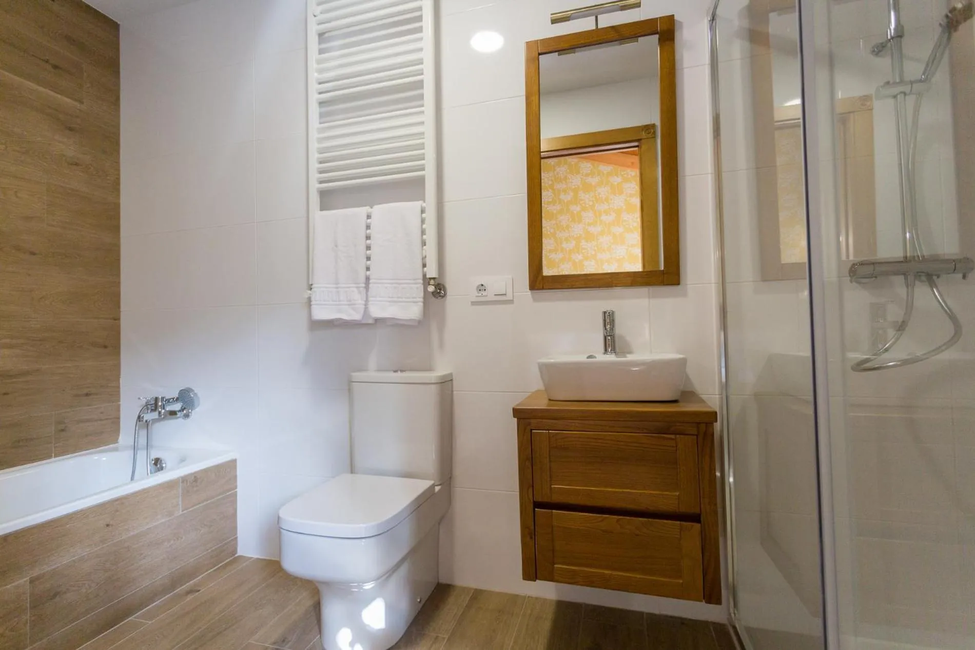 Deluxe Double Room with Bath in Casa da Ponte de Penas