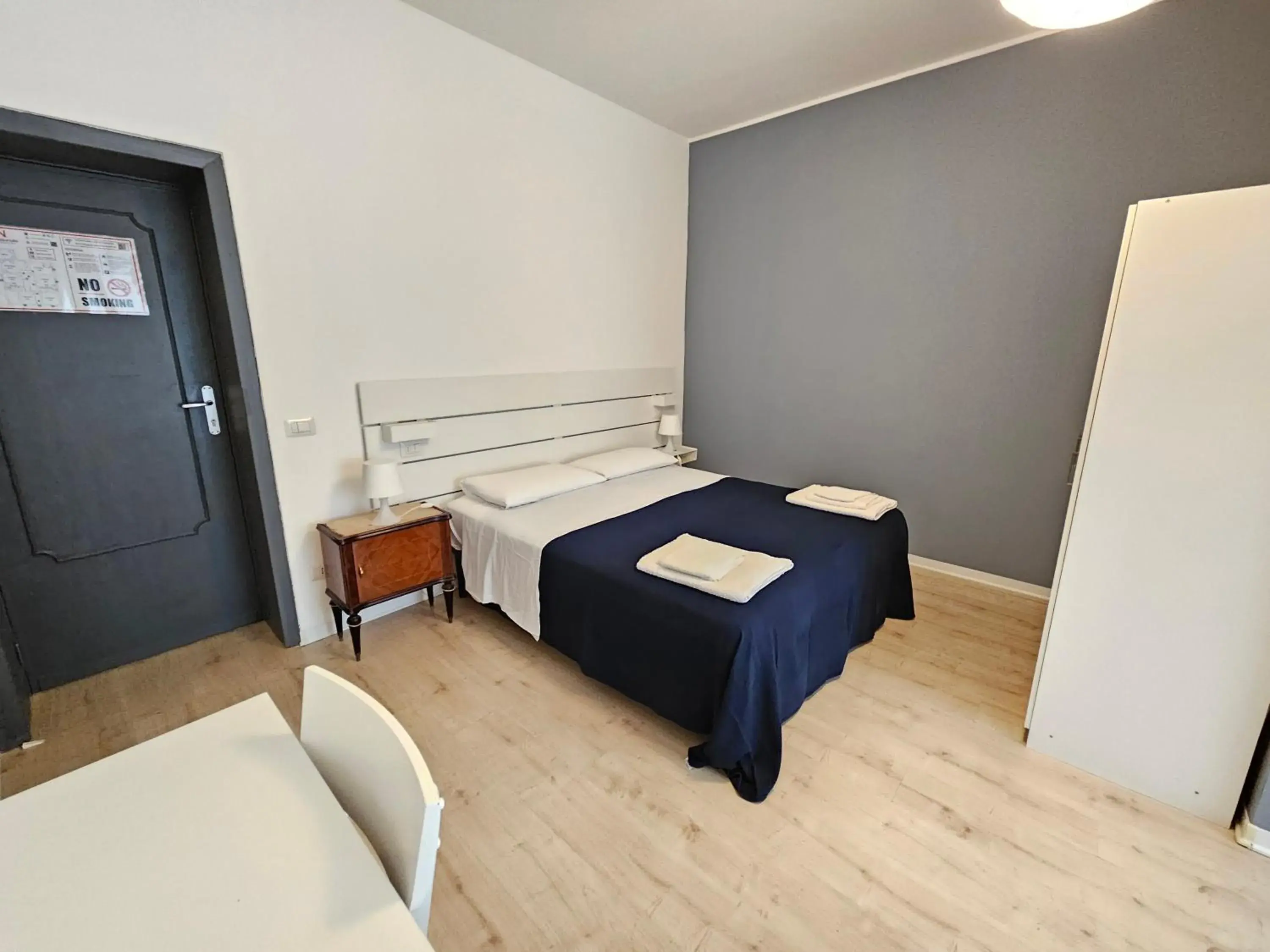 Standard Double Room in B&B Via Nazionale Standard Double Room in B&B Via Nazionale