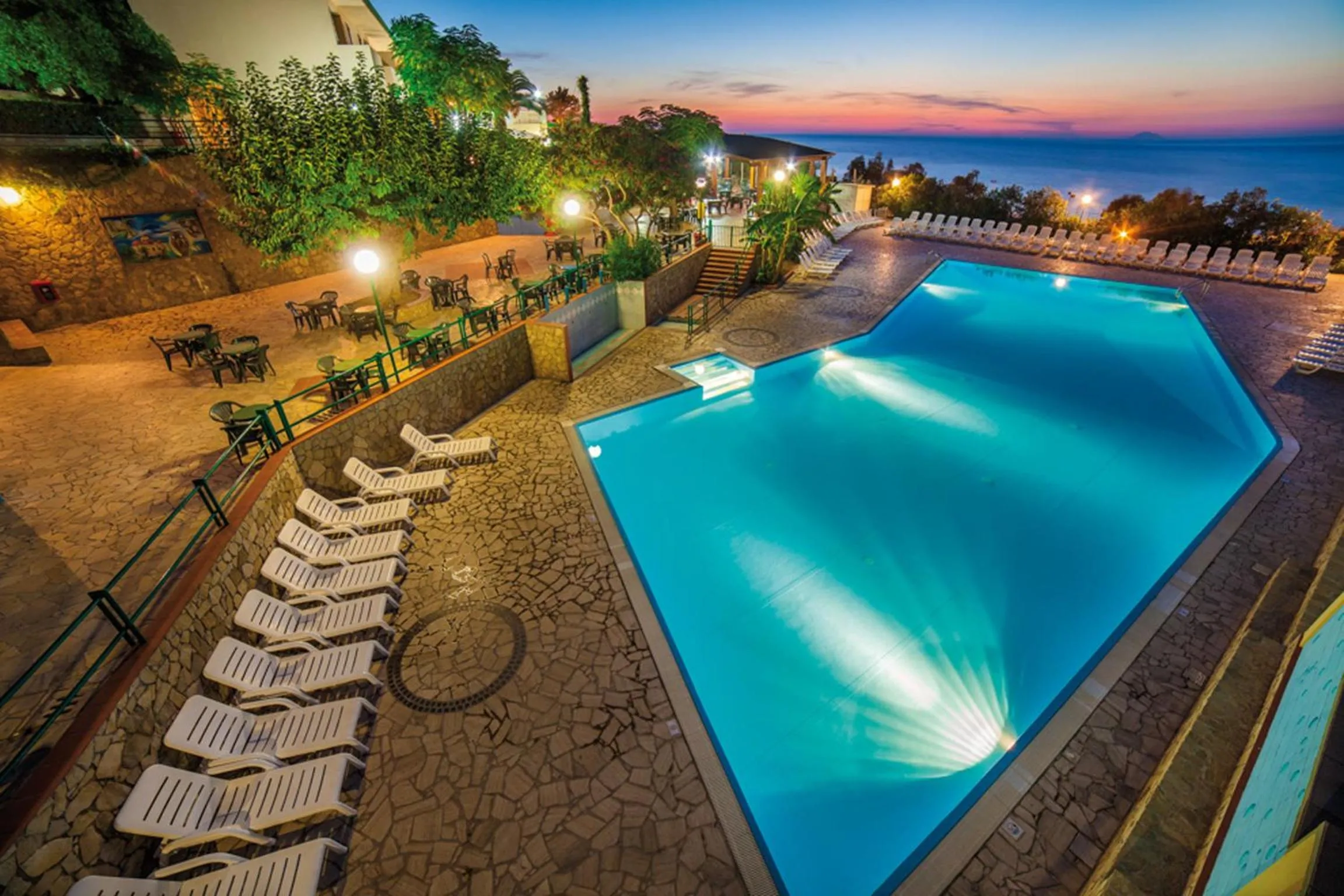 Night in Baia Calavà Hotel e Residence