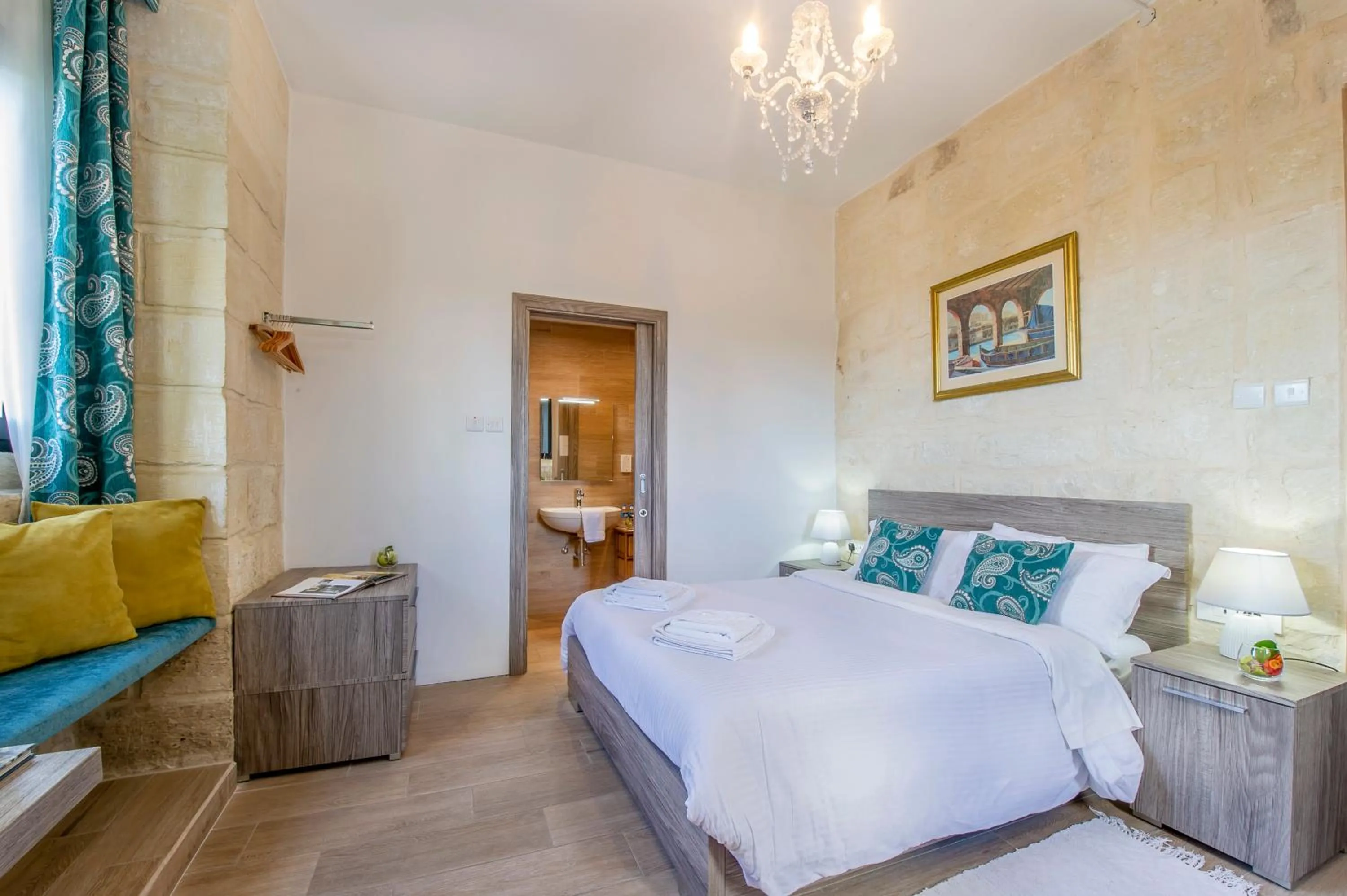 Photo of the whole room, Bed in Point de vue Guesthouse