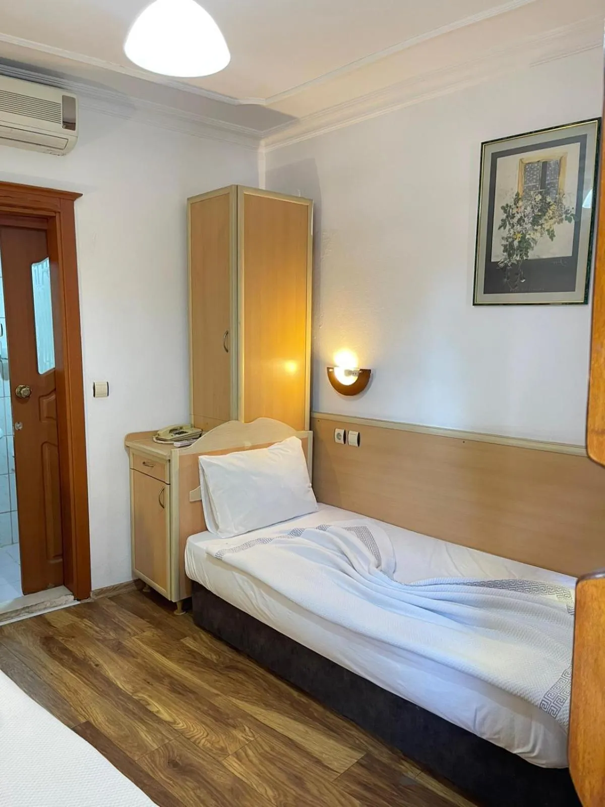 Bed in Hotel Karyatit Kaleici