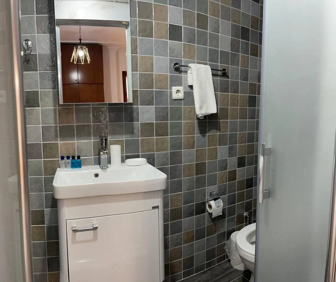 Shower in Hotel Karyatit Kaleici