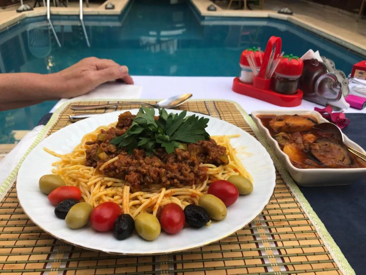 Restaurant/places to eat in Hotel Karyatit Kaleici